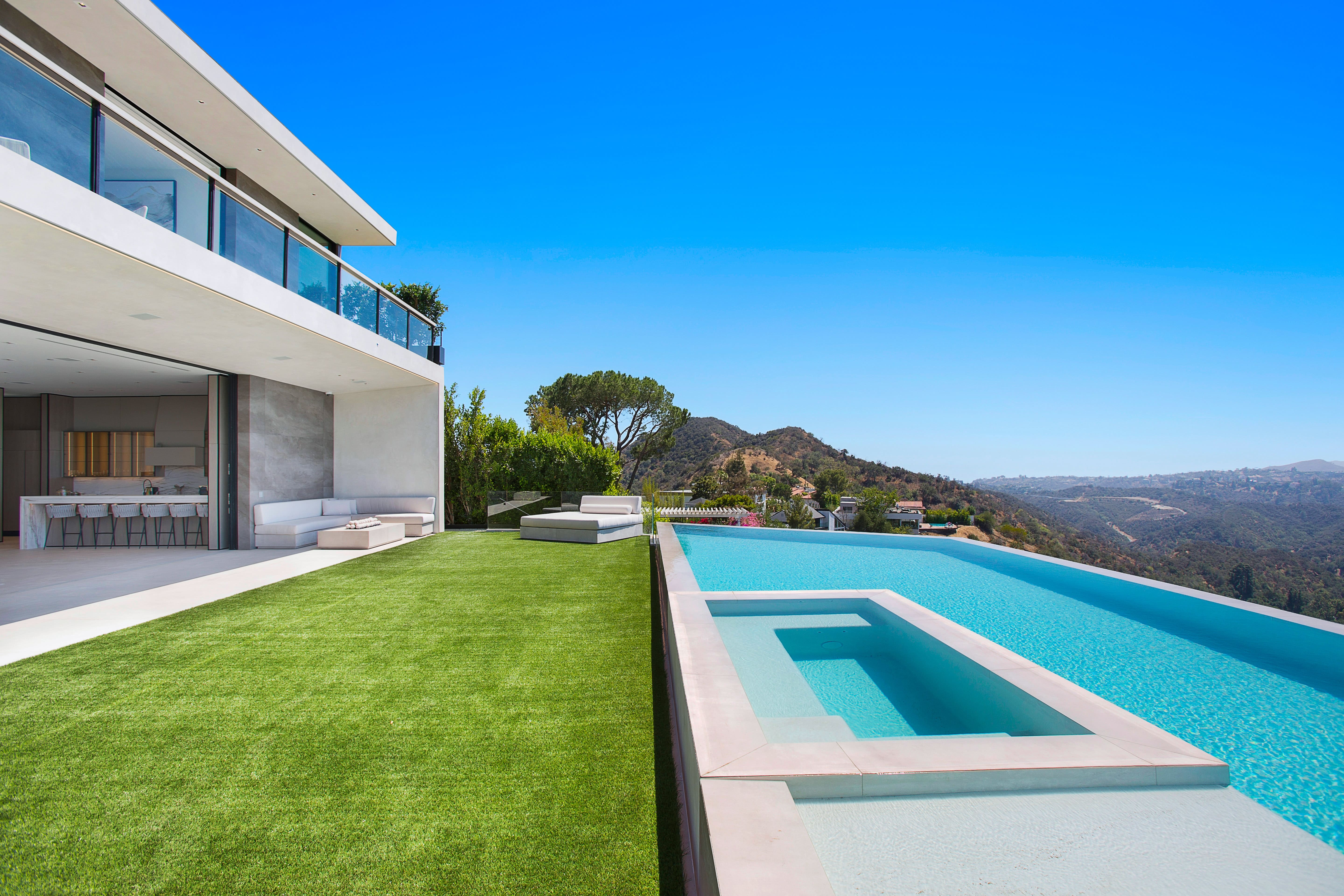 Villa Cielo Beverly: Spacious 7-Bedroom Villa with Infinity Pool, Beverly Crest
