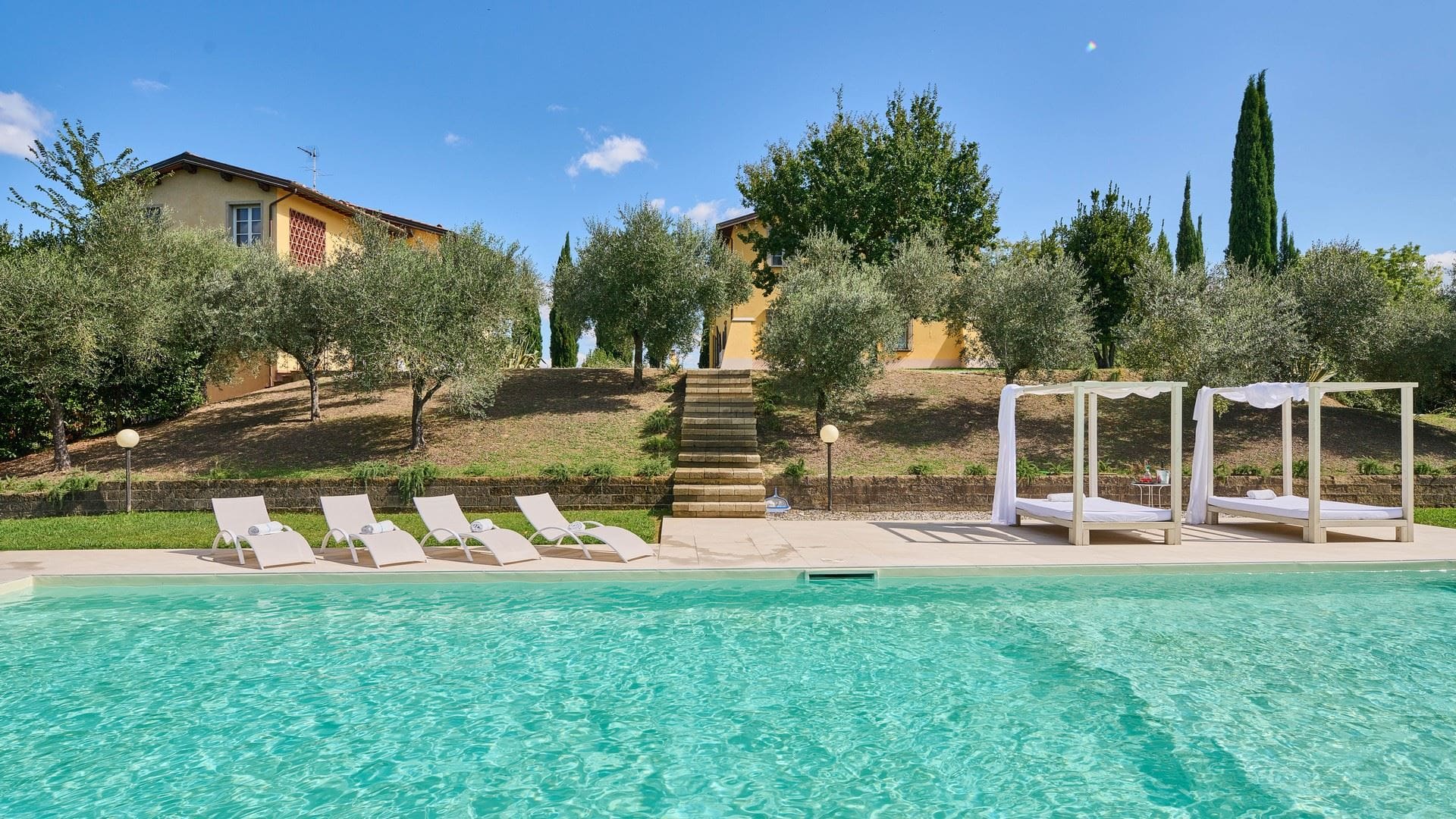 Villa Cipresso Arezzo: Elegant 8-Bedroom Villa with Pool and Gardens, Tuscany
