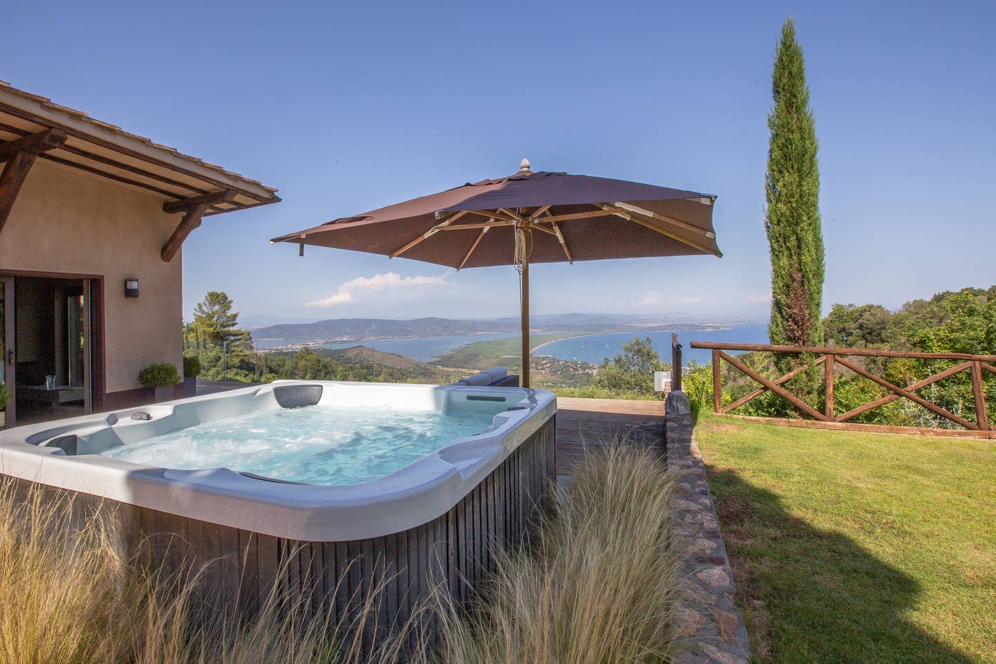 Villa Cipresso Argentario: Luxury 3-Bedroom Villa with Hot Tub and Stunning Views, Monte Argentario