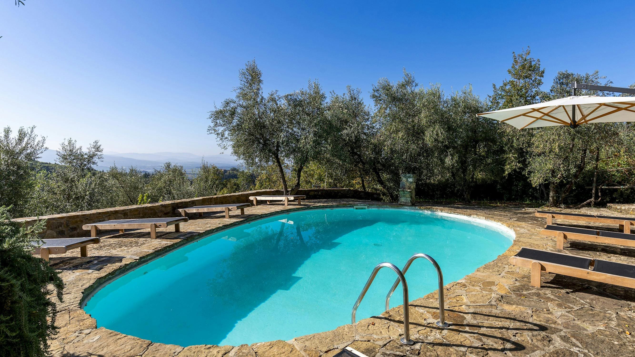 Villa Cipresso Castellina: Luxury 5-Bedroom Villa with Pool and Scenic Views, Chianti