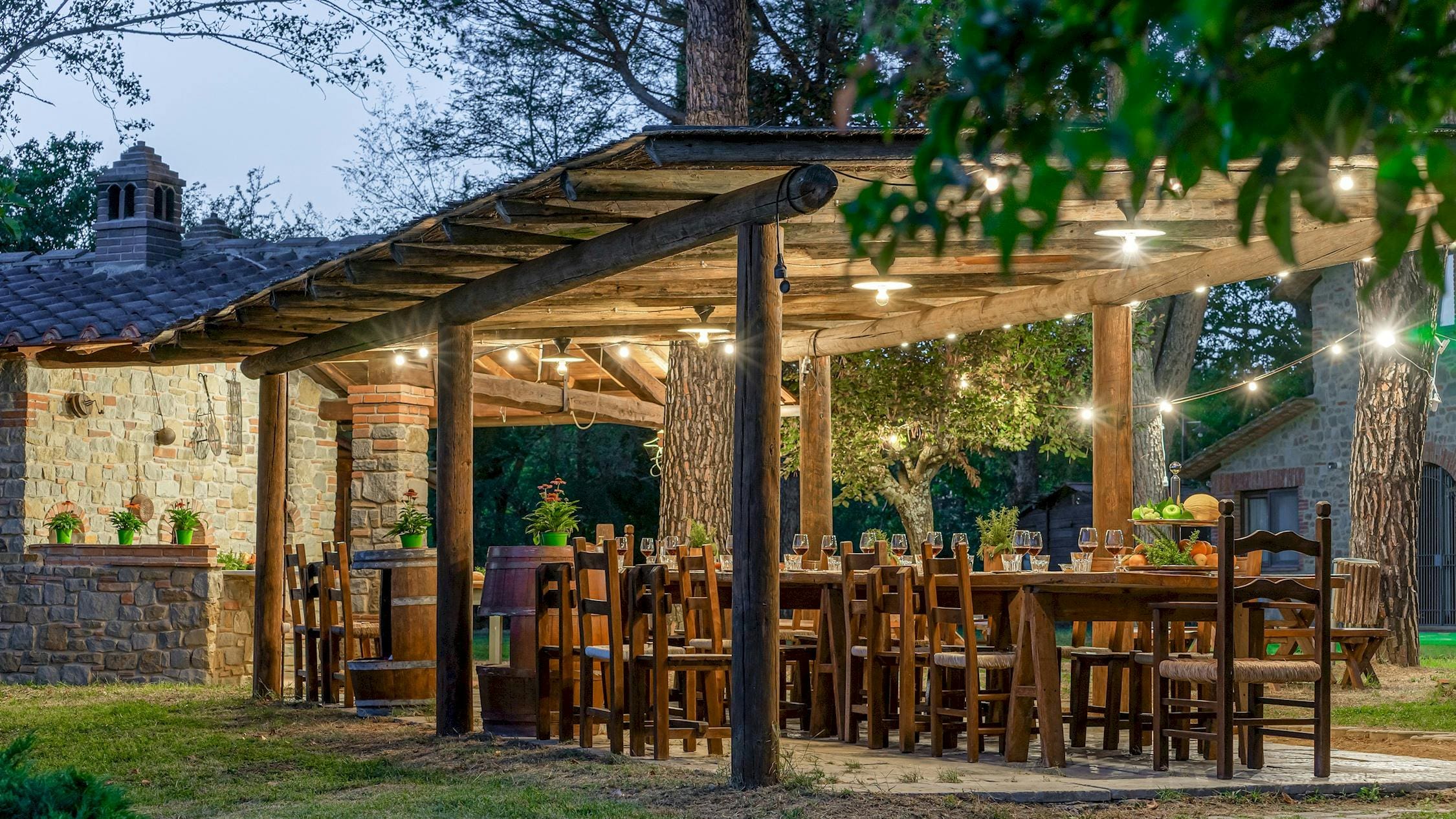 Villa Cipresso Valdarno: Luxury 8-Bedroom Villa with Pool and Tennis Court, Florence East