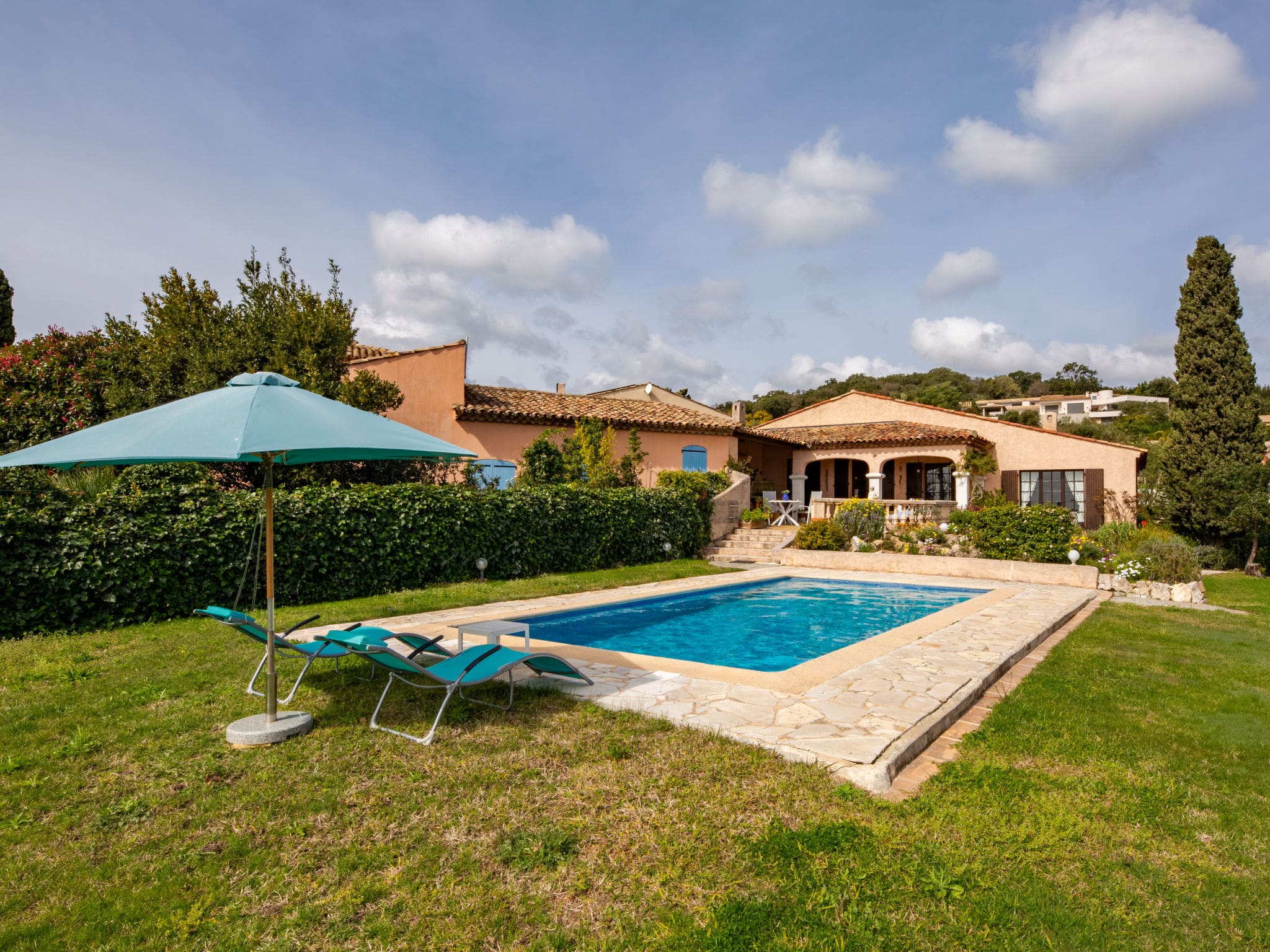 Villa Cogolin Grimaud: Stunning 4-Bedroom Villa with Private Pool and Panoramic Sea Views in Provence