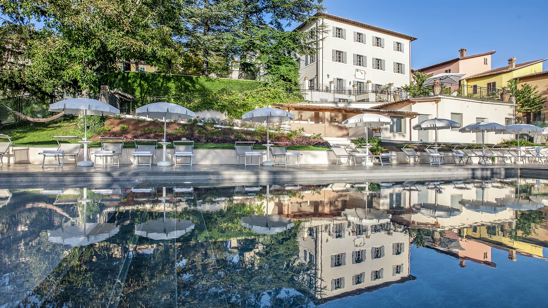 Villa Colfiorito Marche: Luxury Villa with Infinity Pool, 9 Bedrooms, Marche