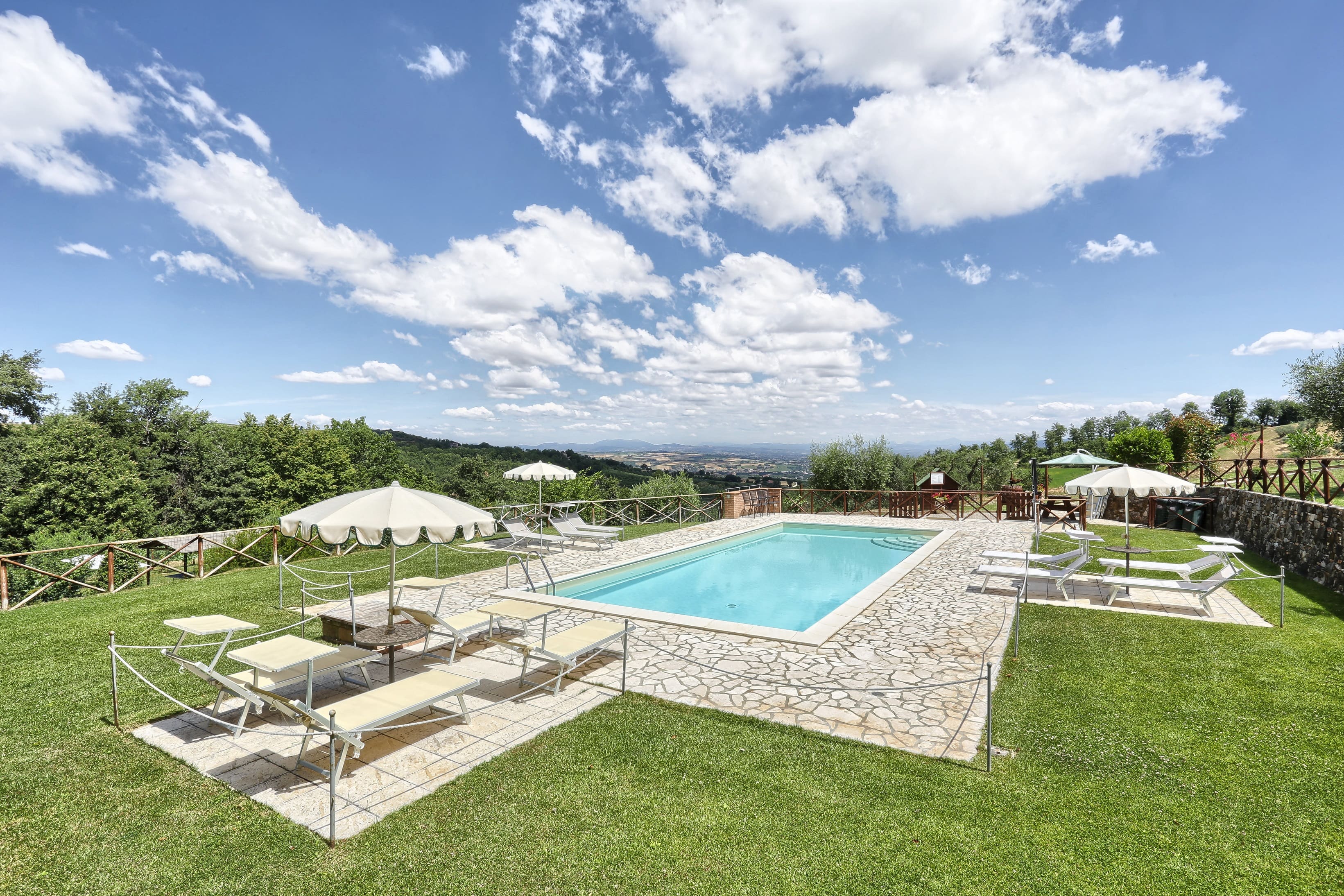 Villa Collelungo Umbria: Charming 6-Bedroom Villa with Private Pool, Umbria