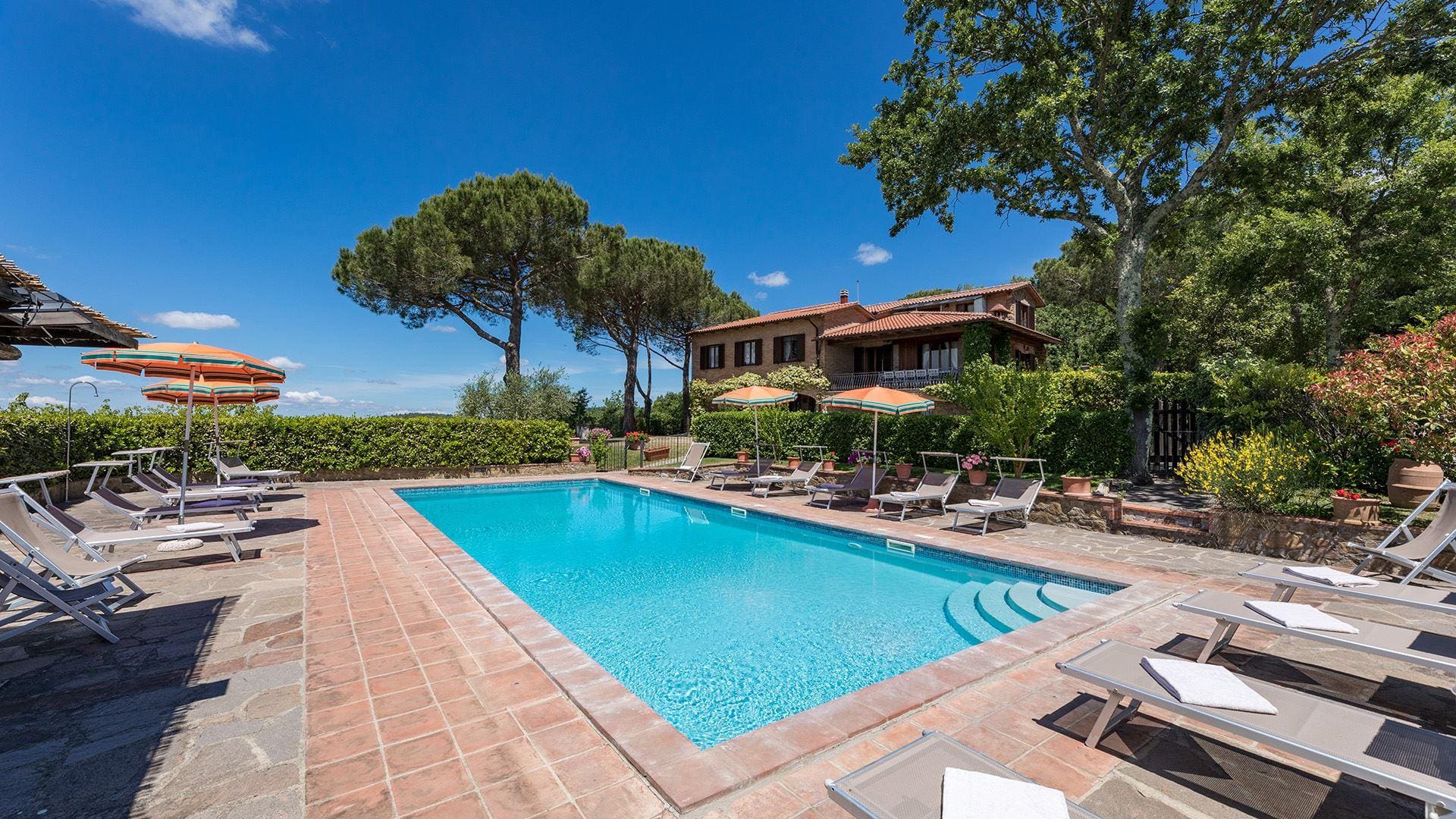Villa Colli Vagliagli: Luxury 7-Bedroom Villa with Pool and Tennis Court, Siena