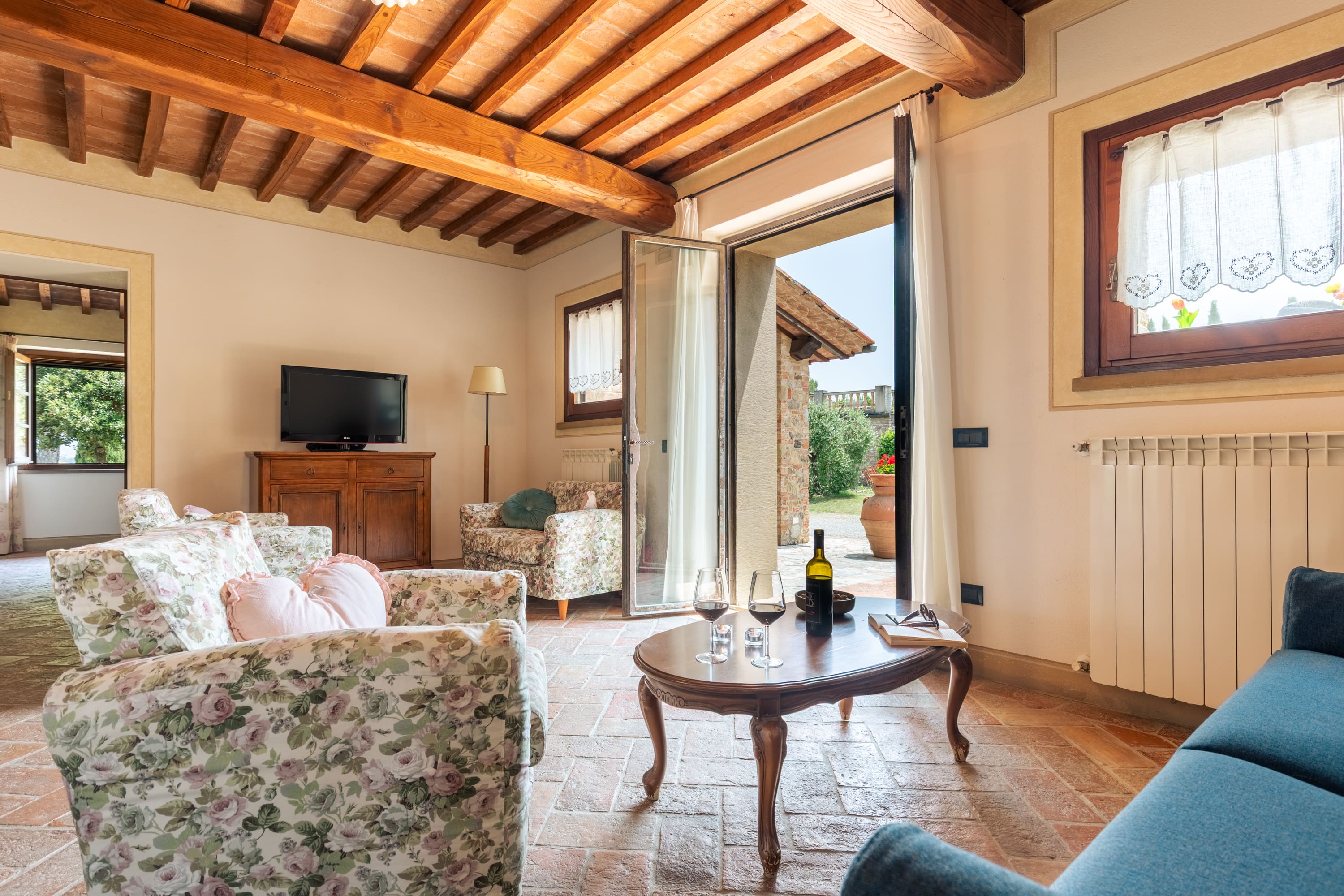 Villa Collina Cortona: Elegant 4-Bedroom Luxury Villa with Pool, Tuscany