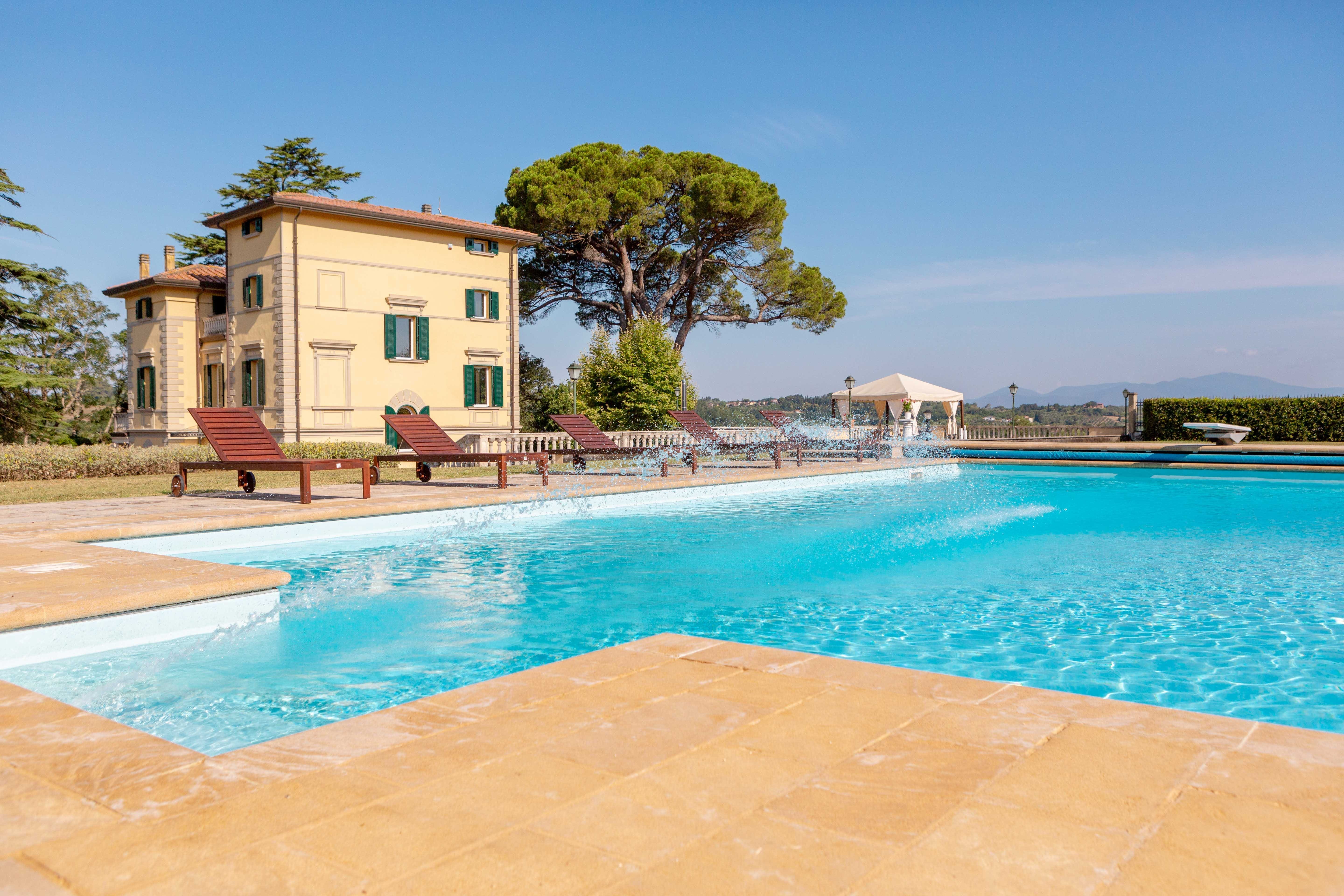 Villa Collina Pisa: Luxury 7-Bedroom Villa with Pool and Hot Tub, Pisa Tuscany