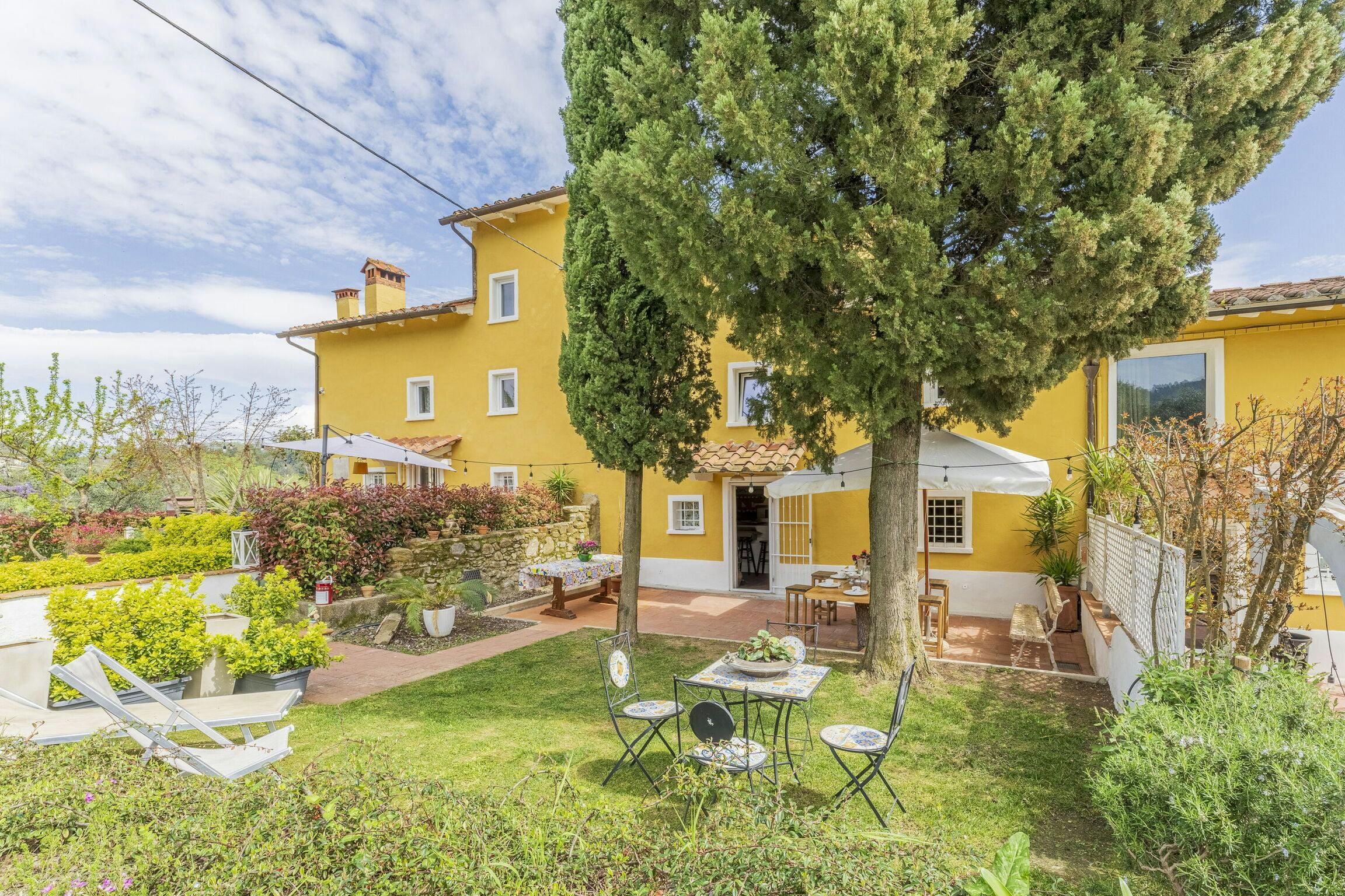 Villa Collina Pistoia: Spacious 5-Bedroom Luxury Villa with Pool and Tennis Court, Tuscany