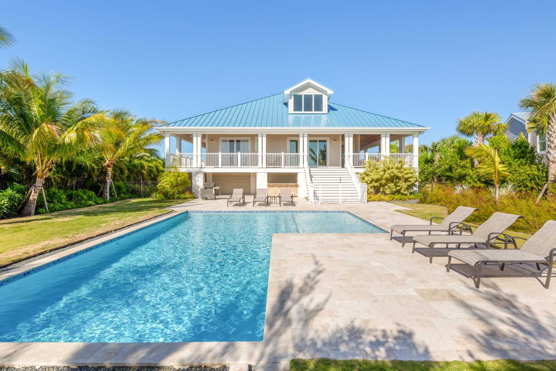 Villa Conch Key West: 5-Bedroom Luxury Villa with Beachfront Pool, Florida Keys