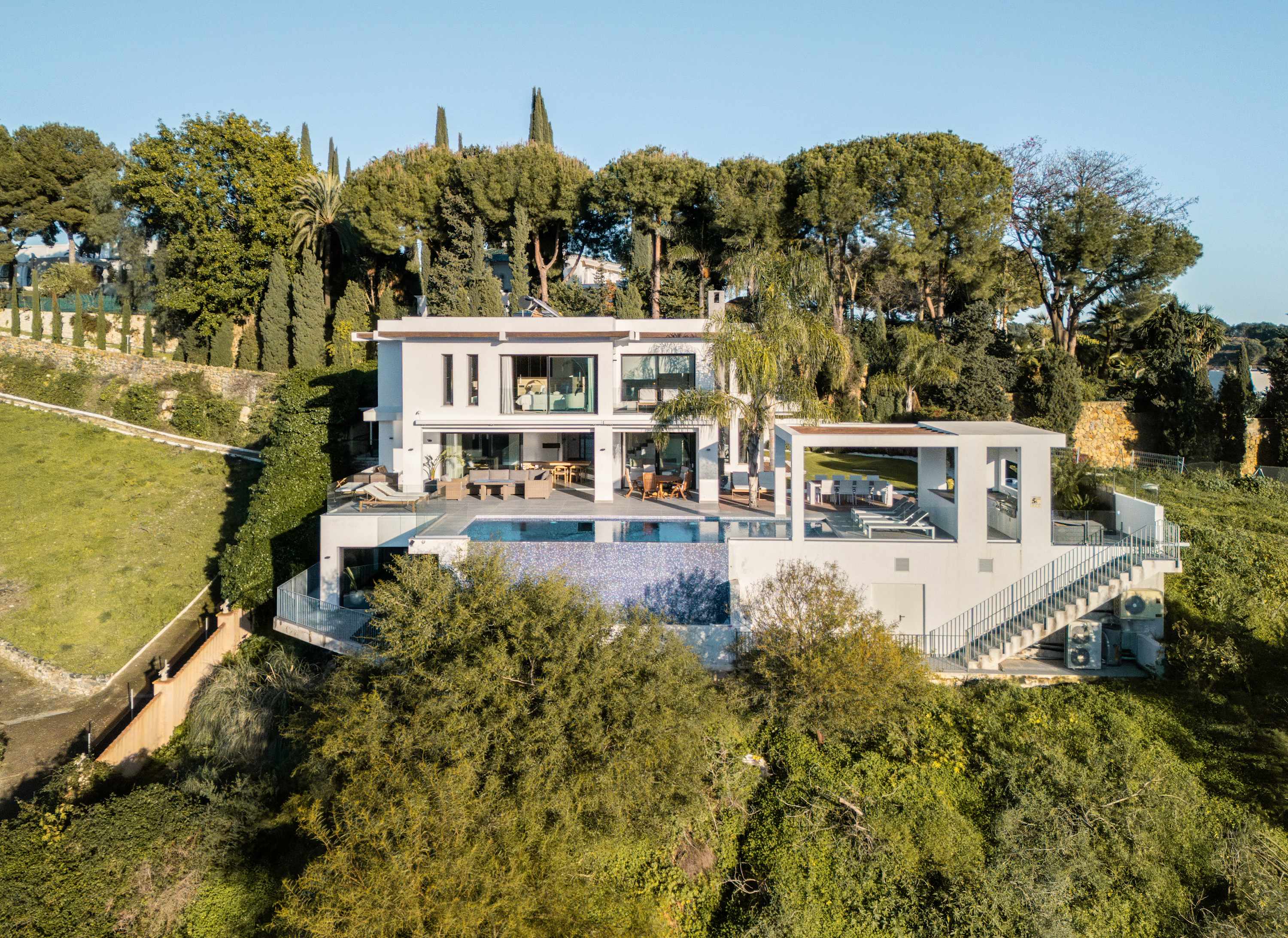 Villa Cumbre San Pedro: Exclusive 6-Bedroom Villa with Infinity Pool and Sea View, San Pedro de Alcántara