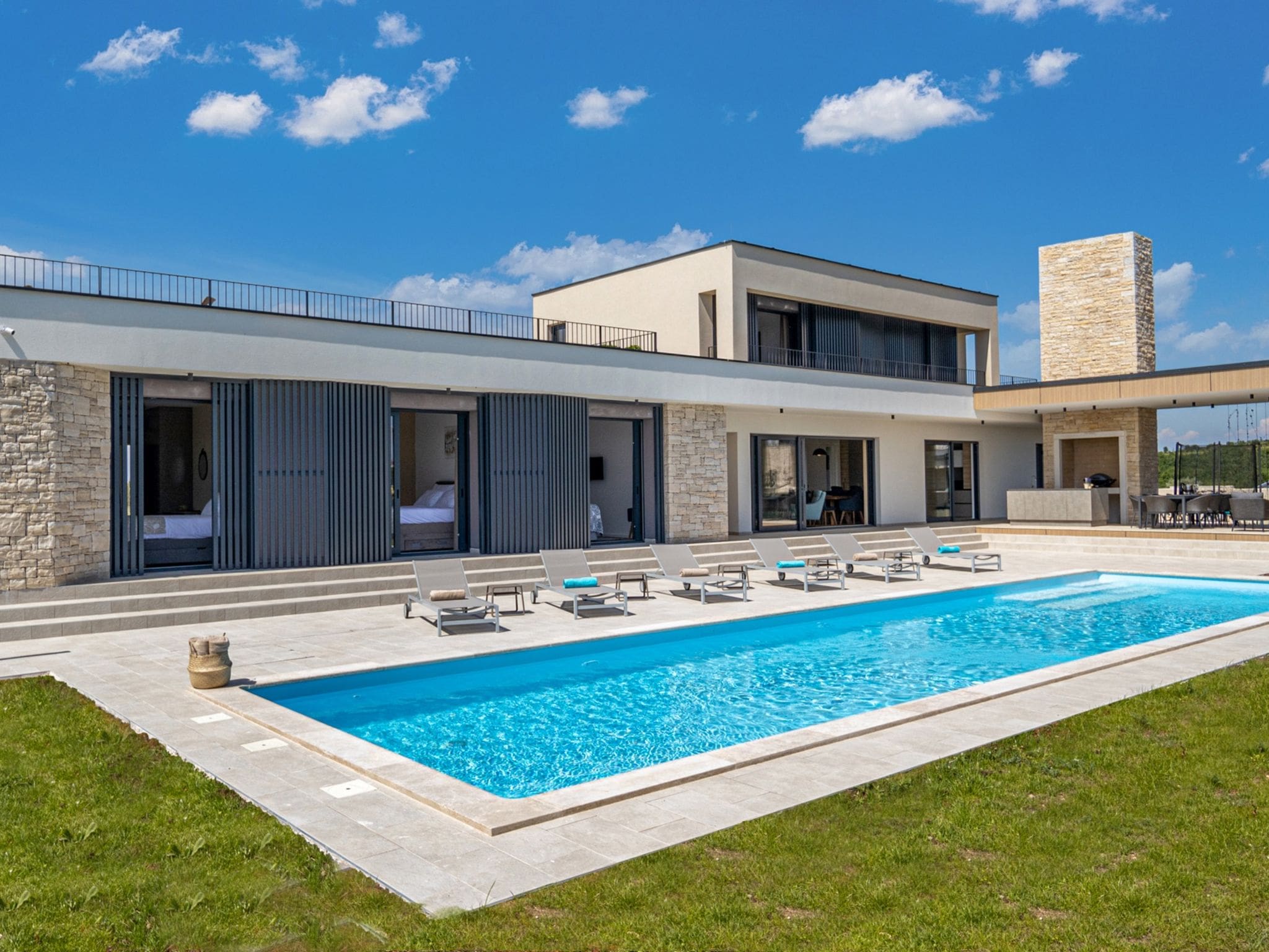 Villa Dajla Novigrad: Modern 5-Bedroom Villa with Heated Pool and Sauna Near Historic Istrian Coast