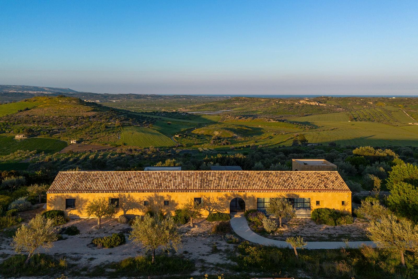 Villa degli Ulivi Noto: Luxury 4-Bedroom Apartment with Infinity Pool, Val di Noto