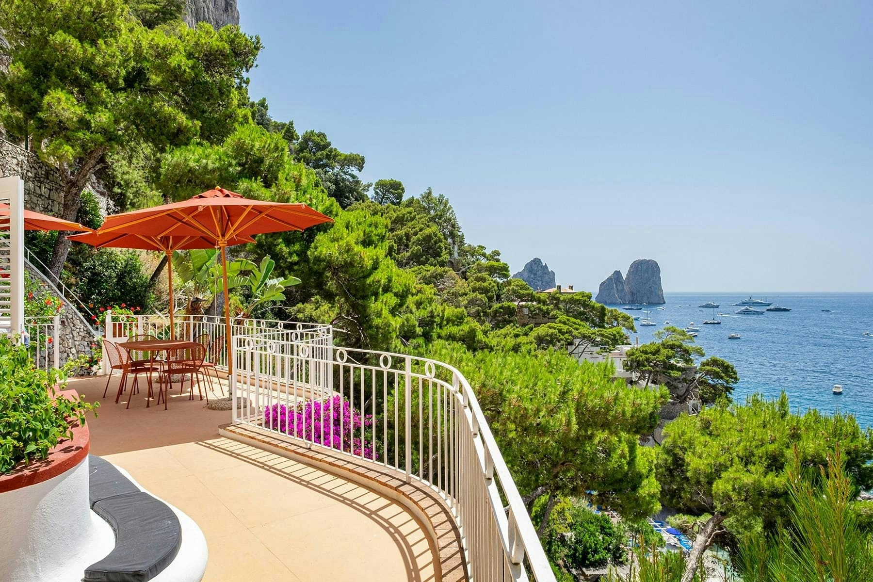 Villa dei Faraglioni Capri: Luxury 4-Bedroom Villa with Seaview and Pool, Capri