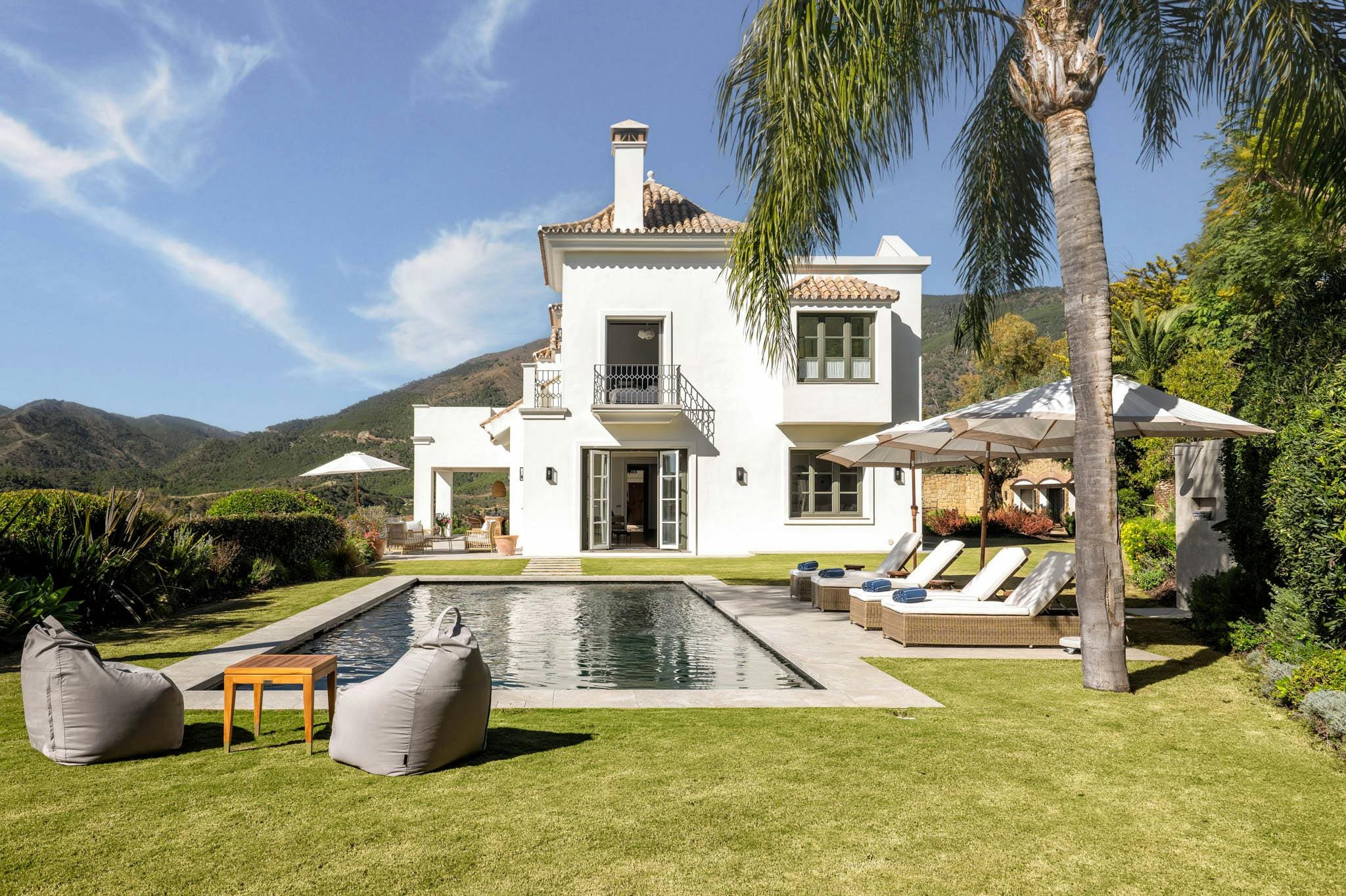 Villa del Mar: 8-Bedroom Luxury Villa Rental with Pool and Sea View, Marbella