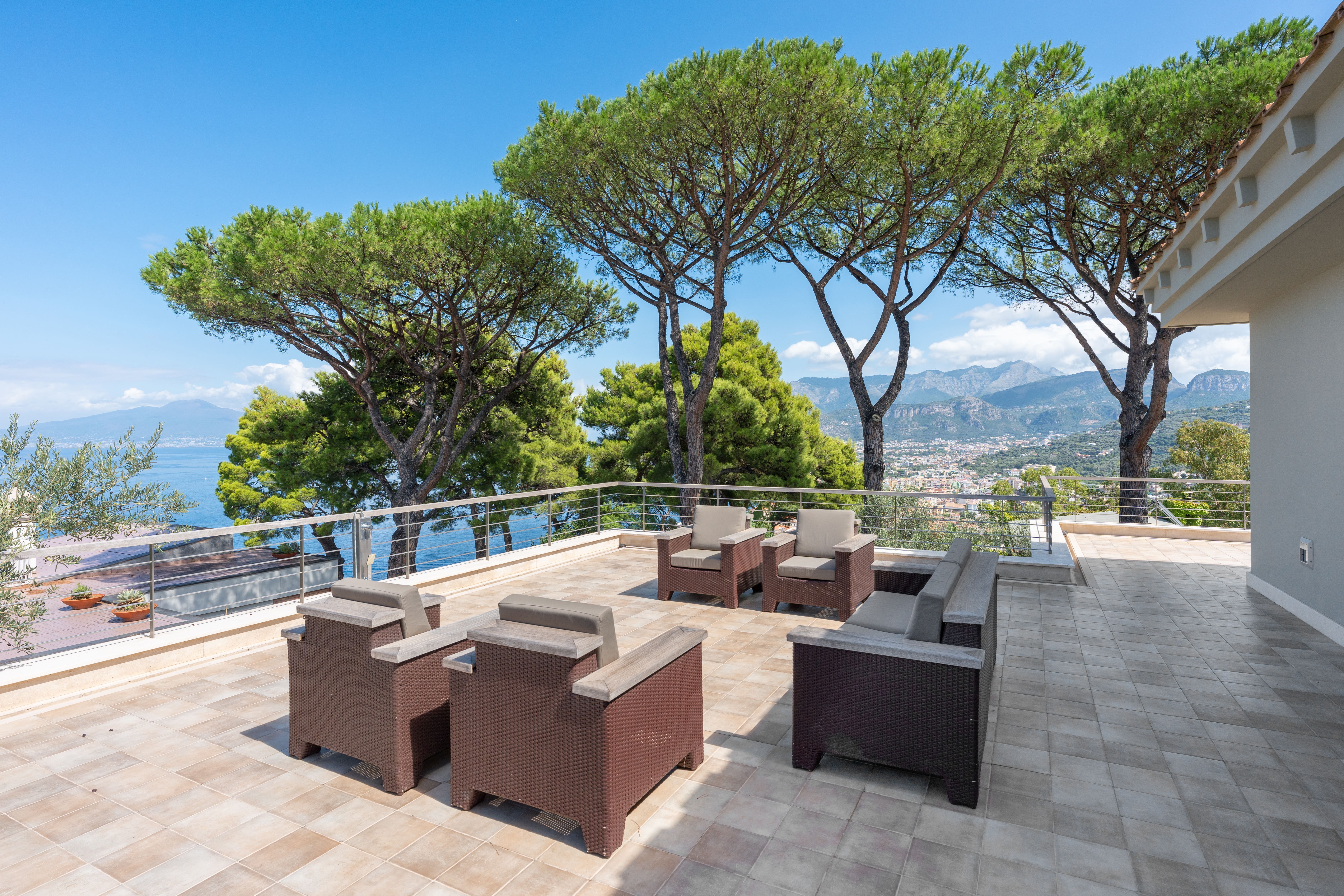 Villa delle Sirene Sorrento: Elegant 6-Bedroom Villa with Hot Tub and Pool, Sorrento