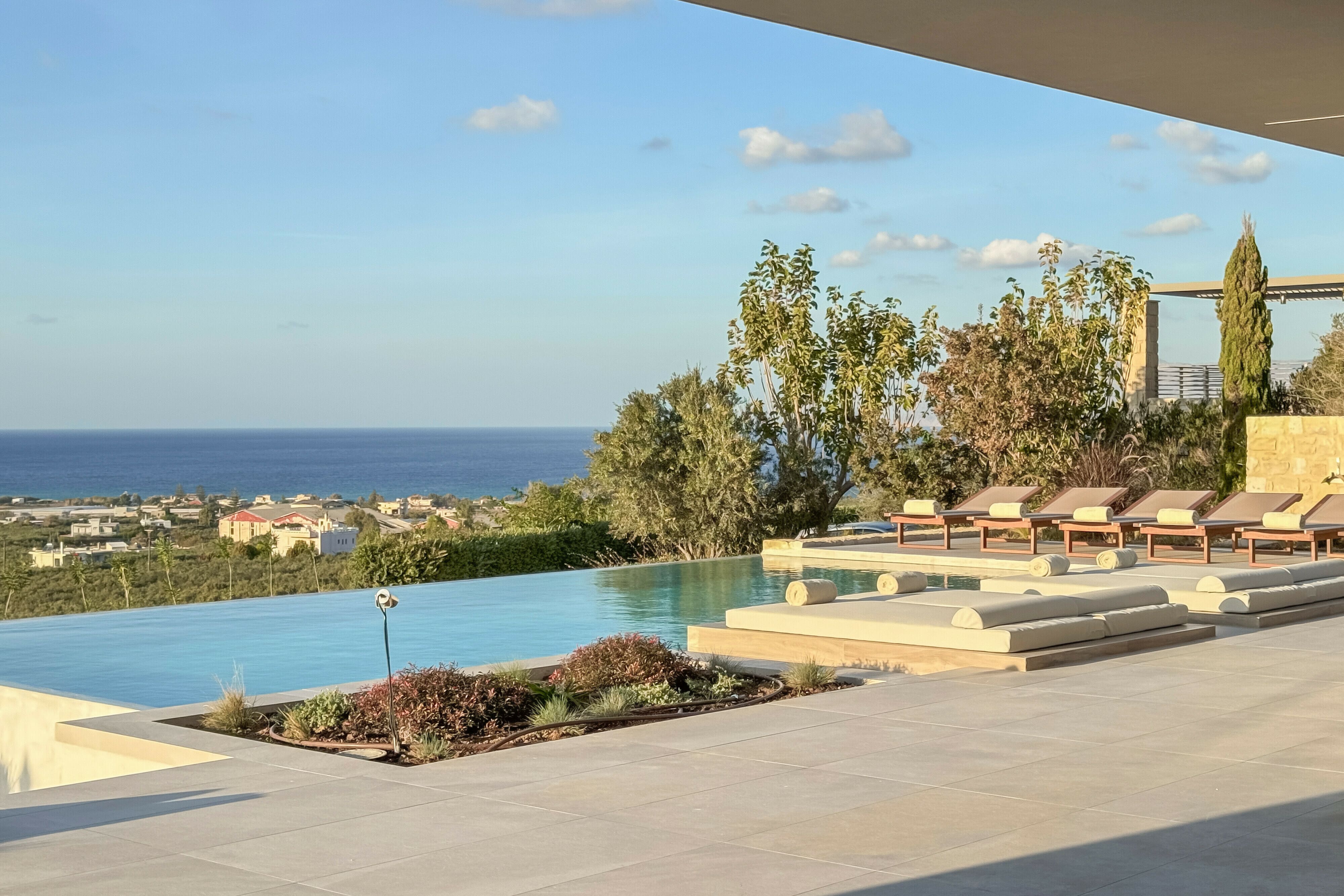 Villa Diktamos Kissamos: Luxury 5-Bedroom Villa with Private Pool and Sea Views, Kissamos