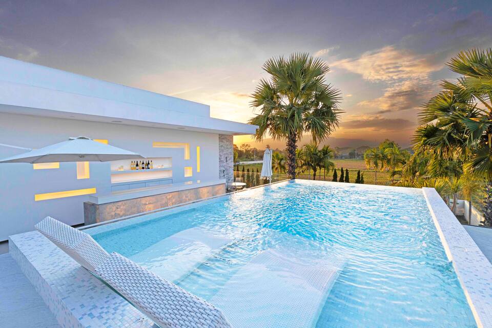 Villa Doi Suthep Chiang Mai: Luxury 4-Bedroom Villa with Stunning Views and Golf Facilities, Chiang Mai