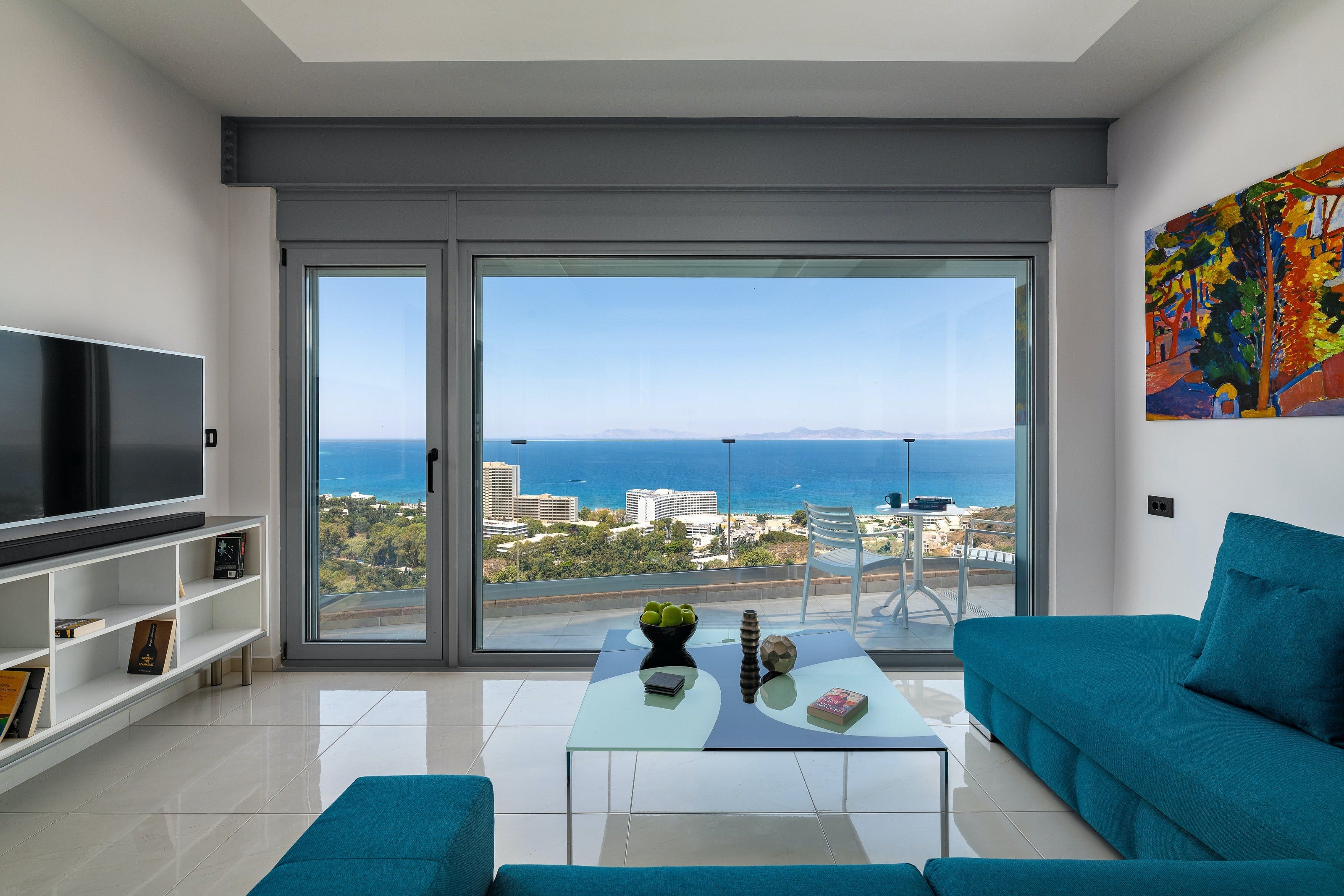 Villa Drakos Rhodes: Modern 3-Bedroom Apartment with Hot Tub and Sea Views, Rhodes