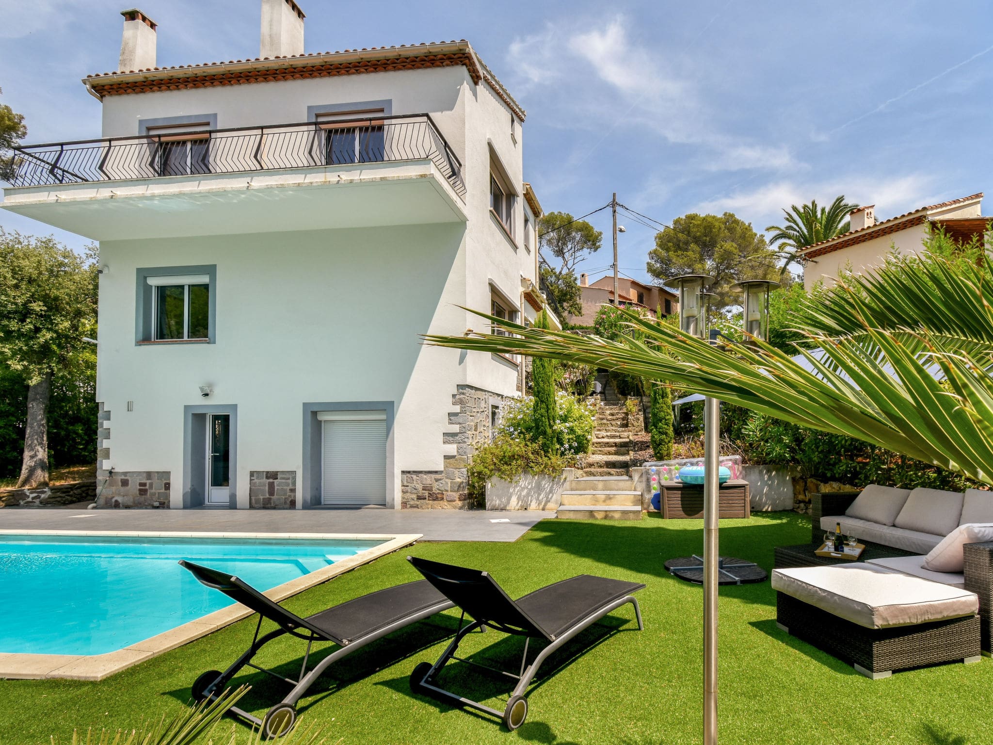 Villa Dramont Saint-Raphaël: Modern 4-Bedroom French Riviera Villa with Private Pool and Elegant Interiors Near Mediterranean Coast