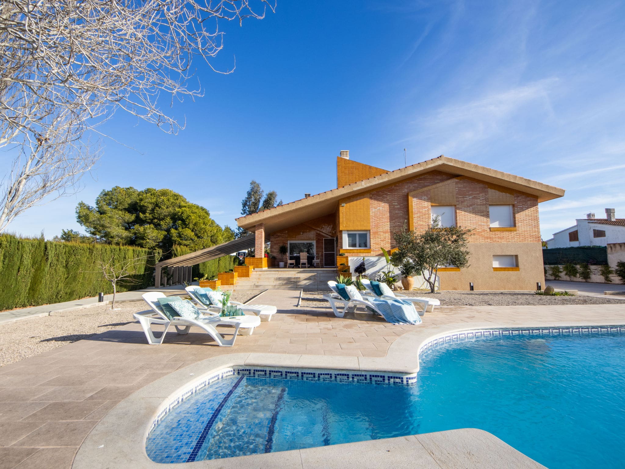 Villa Ebro Deltebre: Stunning 5-Bedroom Family Villa with Private Pool Near Ebro Delta Beach