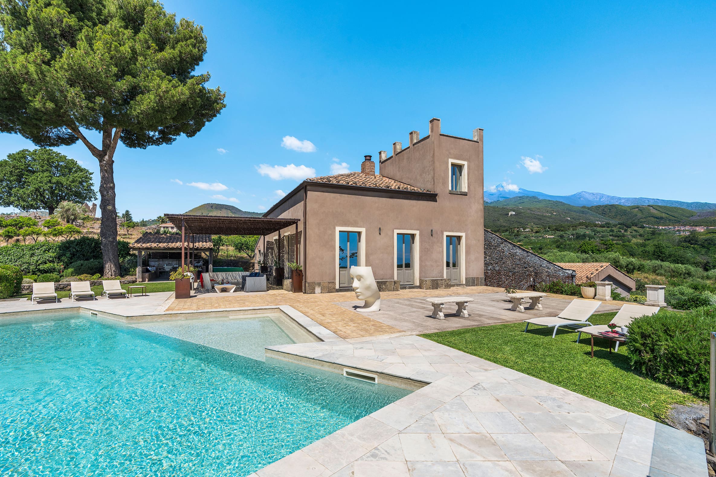 Villa Elicriso Etna: Elegant 5-Bedroom Apartment with Spa and Pool, Etna