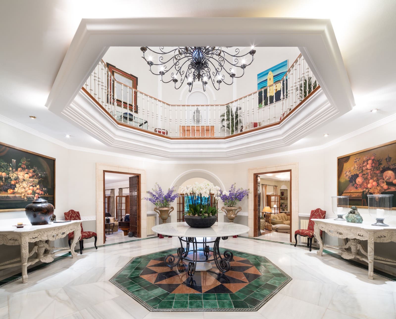 Villa Encina Marbella: Luxury 9-Bedroom Apartment with Seaview and Pool, Marbella