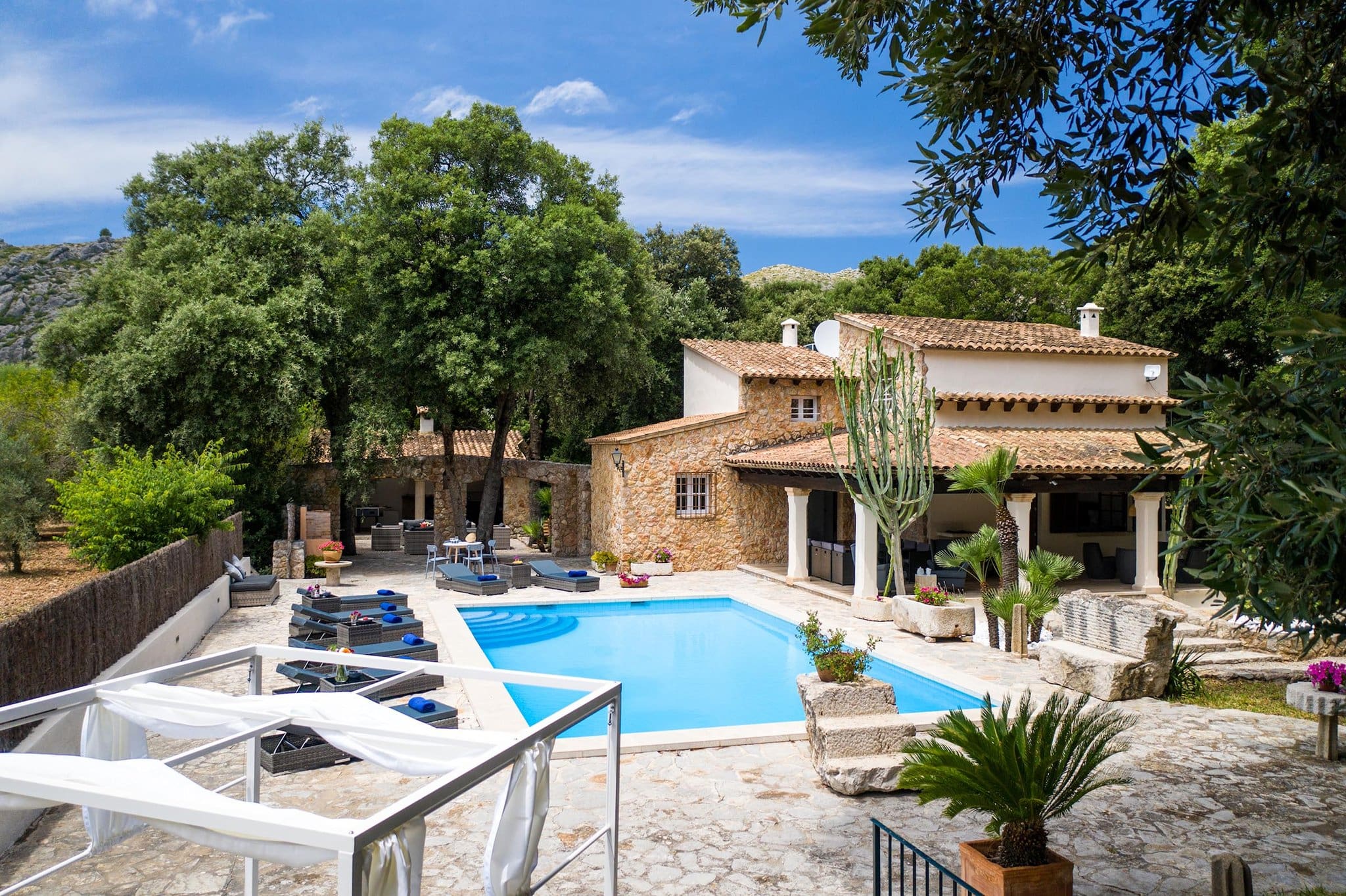 Villa Encina Pollença: Luxury 4-Bedroom Villa with Pool and Family-Friendly Features, Pollença