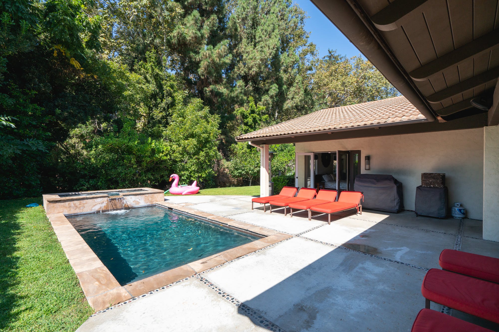 Villa Encino Franklin: Spacious 4-Bedroom Villa with Hot Tub and Pool, Los Angeles