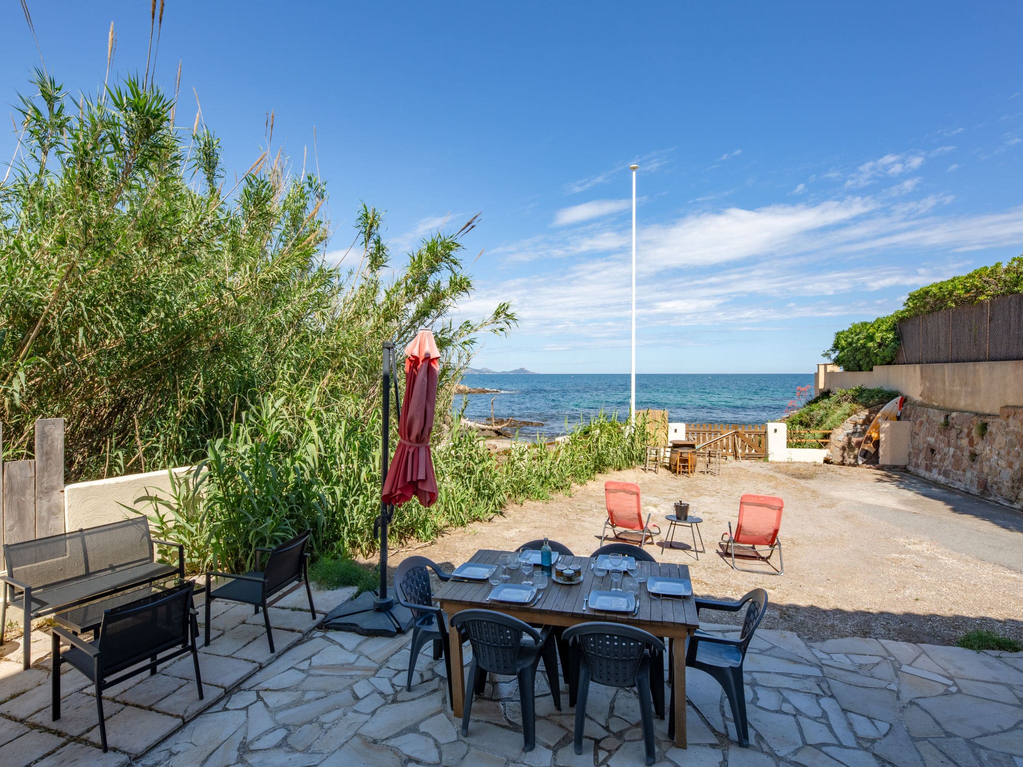 Villa Esclamandes Saint-Aygulf: Stunning 3-Bedroom Beachfront House with Direct Beach Access and Sea Views in Saint-Aygulf France