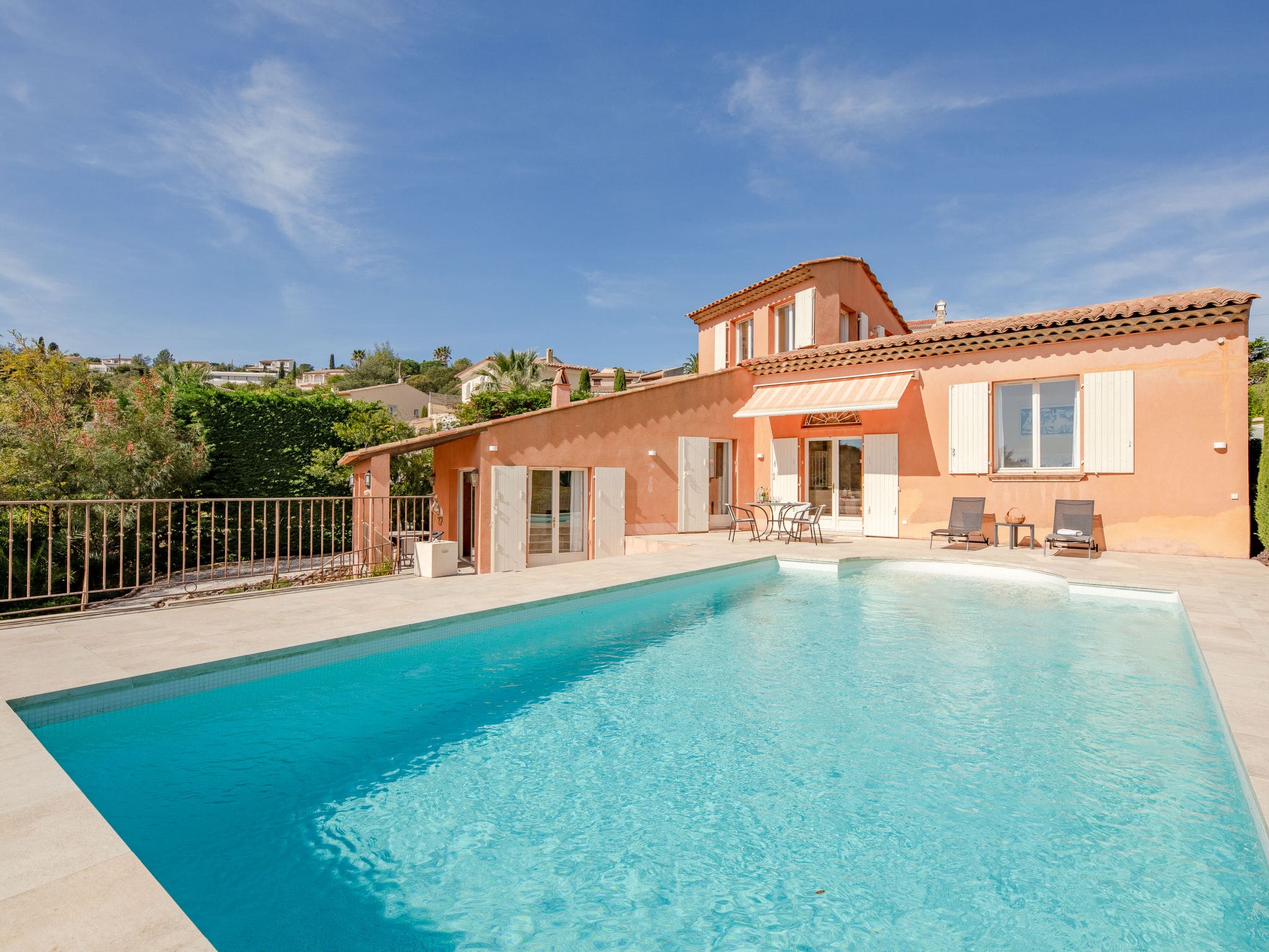 Villa Estérel Saint-Aygulf: Stunning 3-Bedroom Mediterranean Villa with Private Pool and Sea Views on the French Riviera