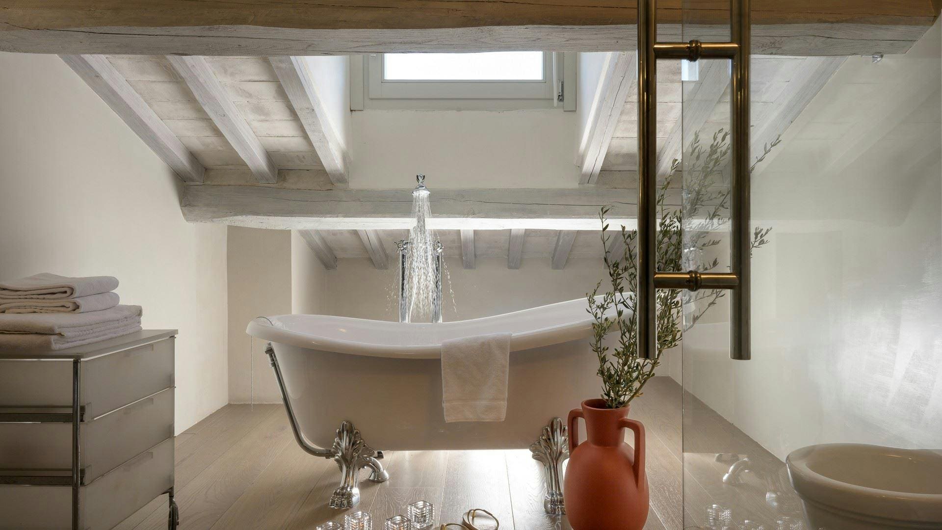 Villa Etrusco Cortona Cortona: 3-Bedroom Luxury Villa with Spa and Pool, Cortona