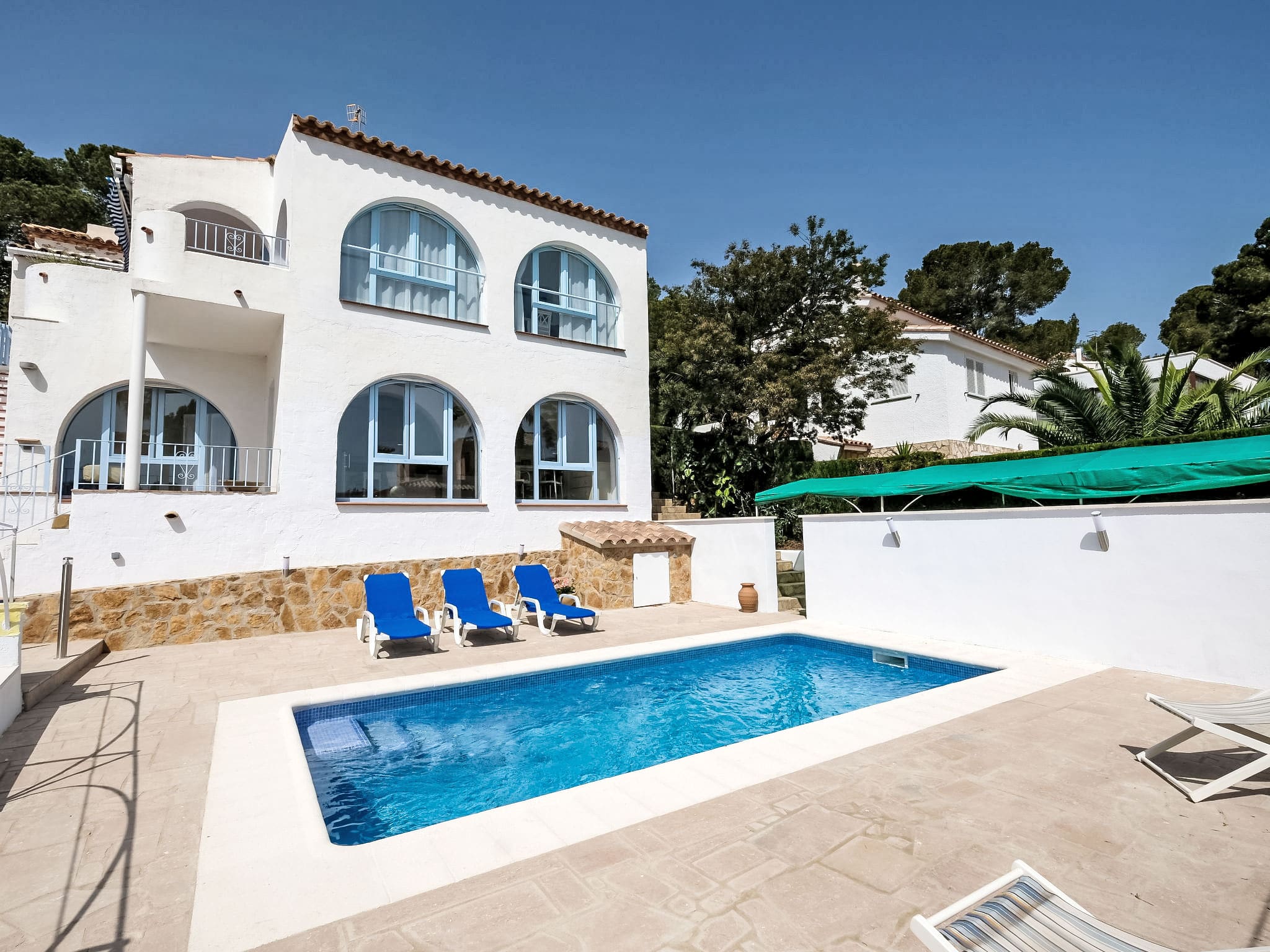 Villa Fangar L’Ampolla: Stunning Five-Bedroom Beachfront Villa with Private Pool and Direct Sea Access