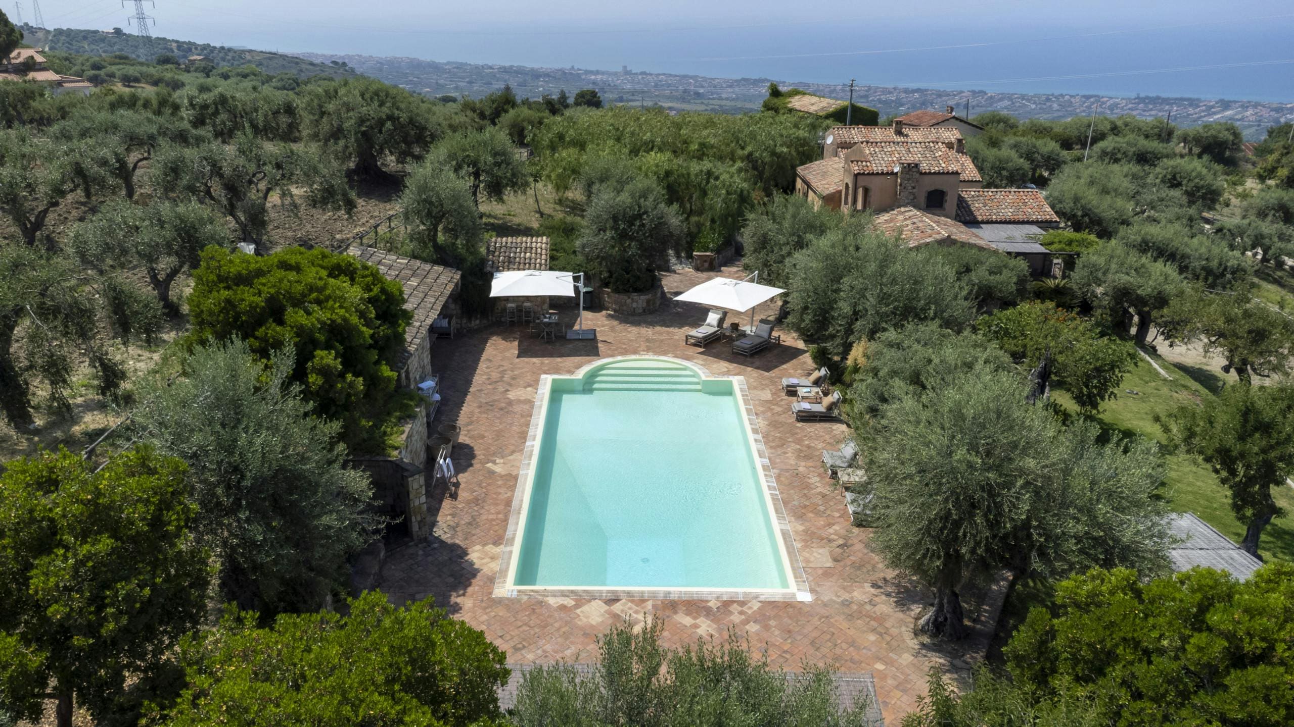 Villa Fattoria Cefalù: Luxury 8-Bedroom Villa with Pool, Countryside Setting, Cefalù