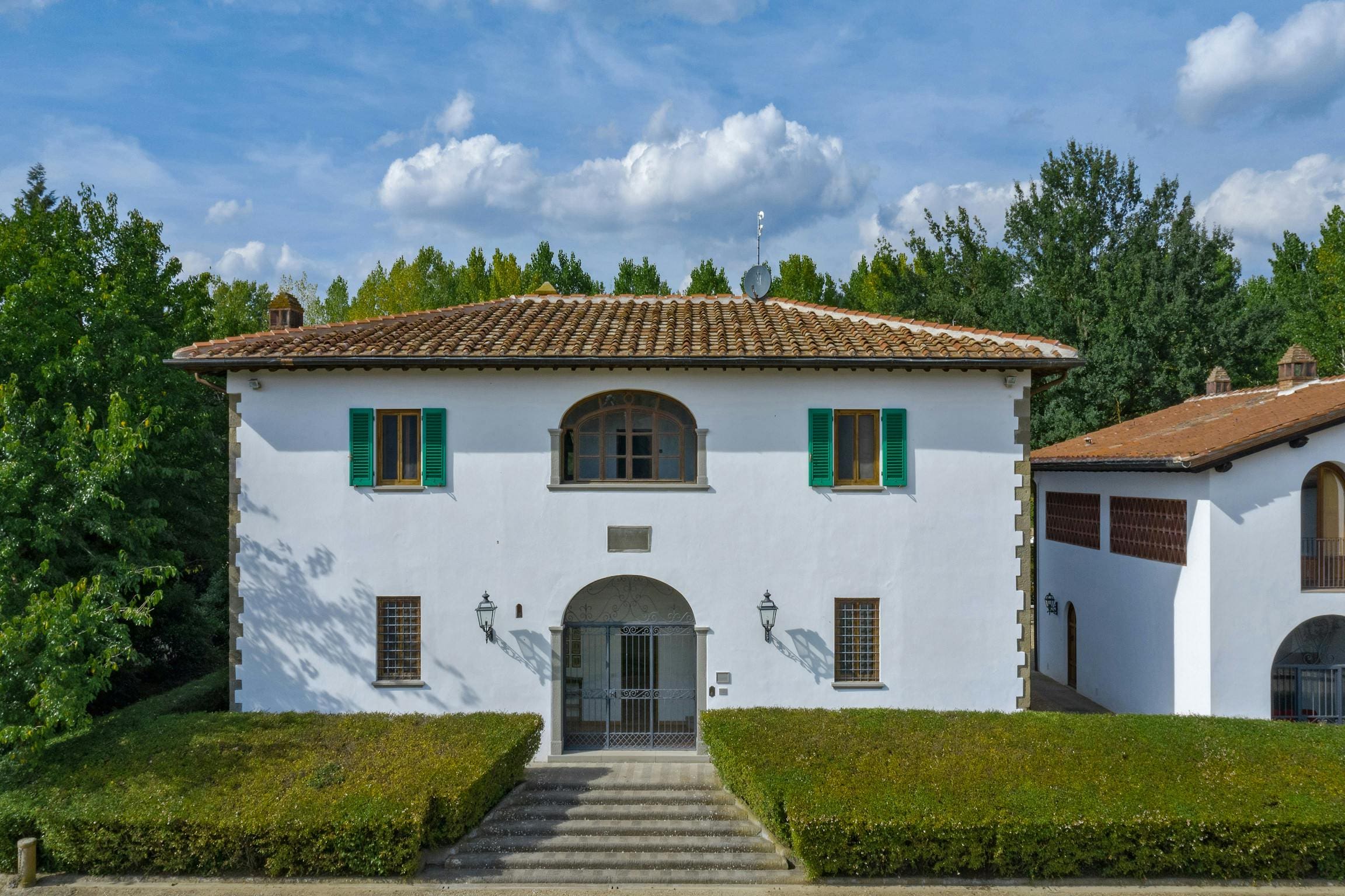 Villa Fattoria Chianti Florence East: Elegant 6-Bedroom Villa with Pool in the Heart of Tuscany, Florence East