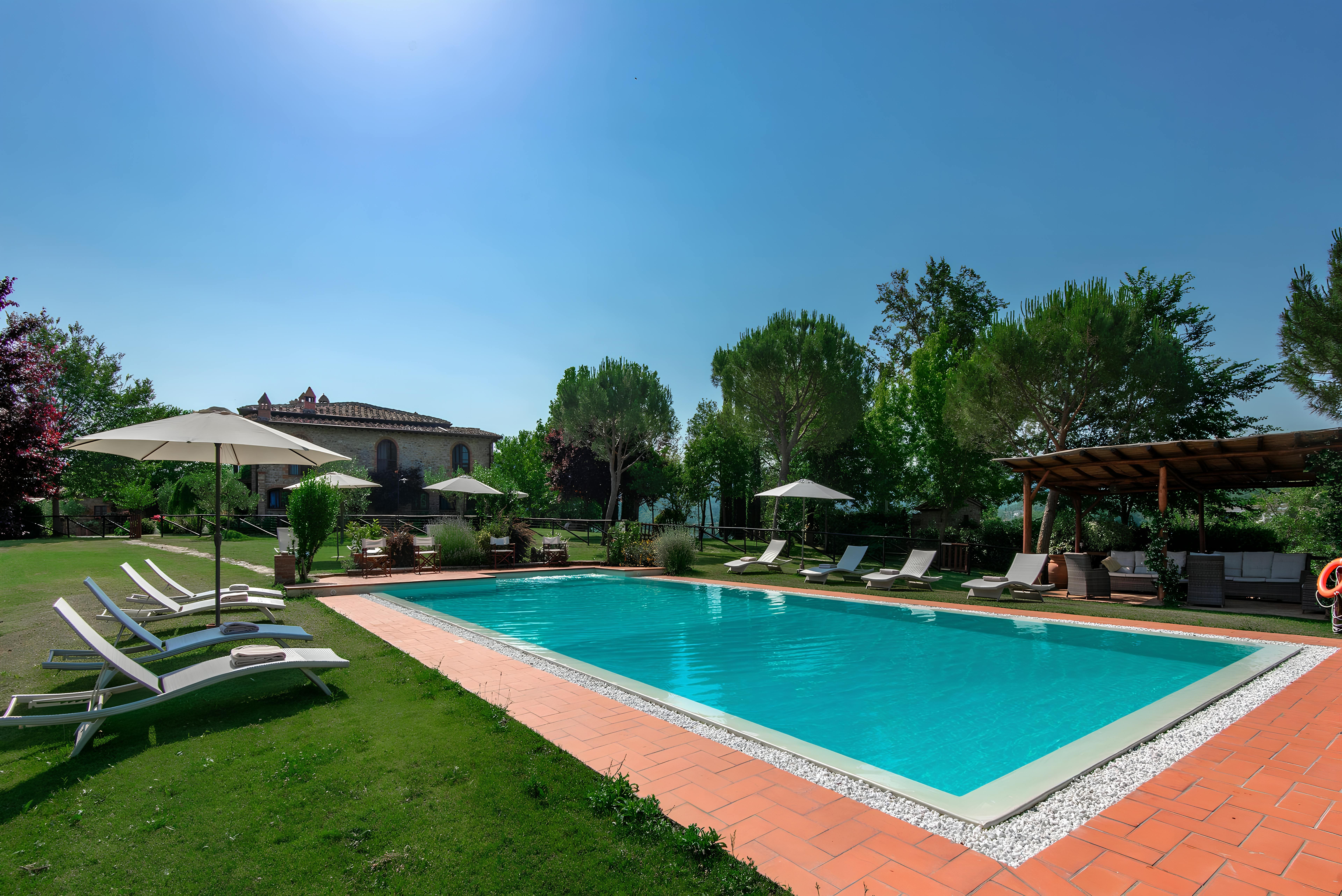 Villa Fattoria Oliveto: Elegant 9-Bedroom Villa with Private Pool, Val di Chiana