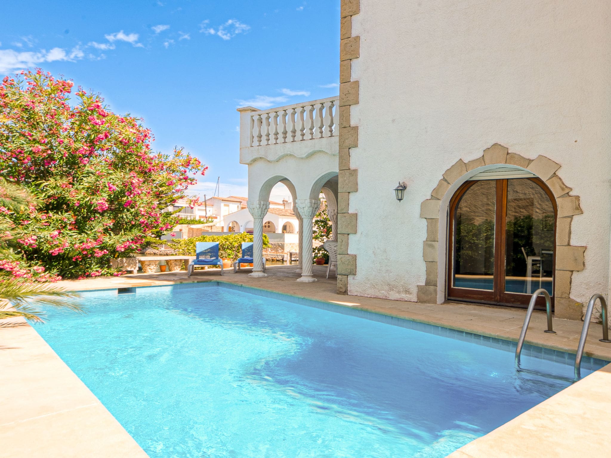 Villa Fluvia Empuriabrava: Stunning 4-Bedroom Waterfront Villa with Private Pool Just Steps from the Beach