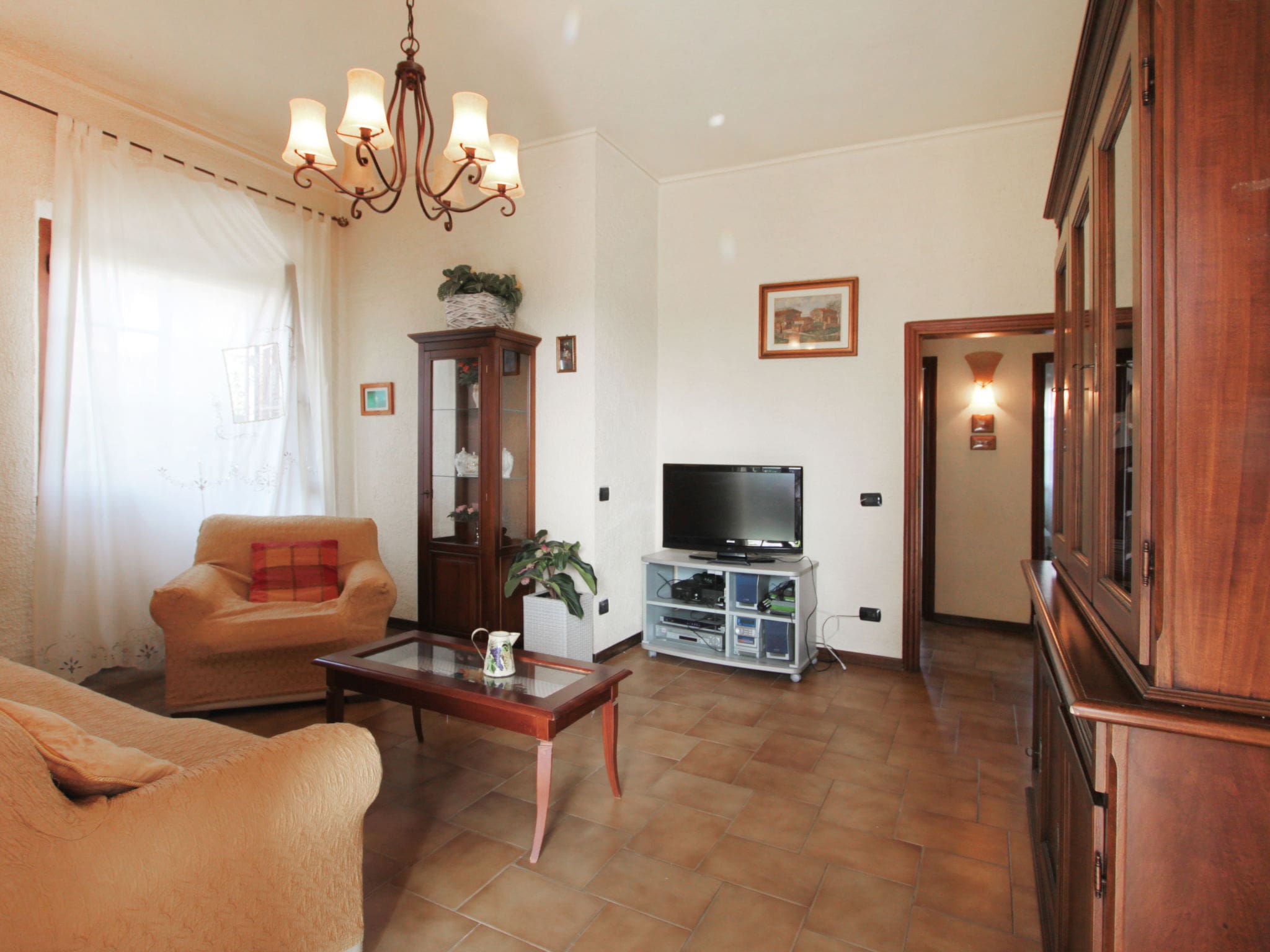 Villa Francigena Forte Forte dei Marmi: Elegant 2-Bedroom Villa with Garden and Modern Amenities Near Beach in Versilia Coast