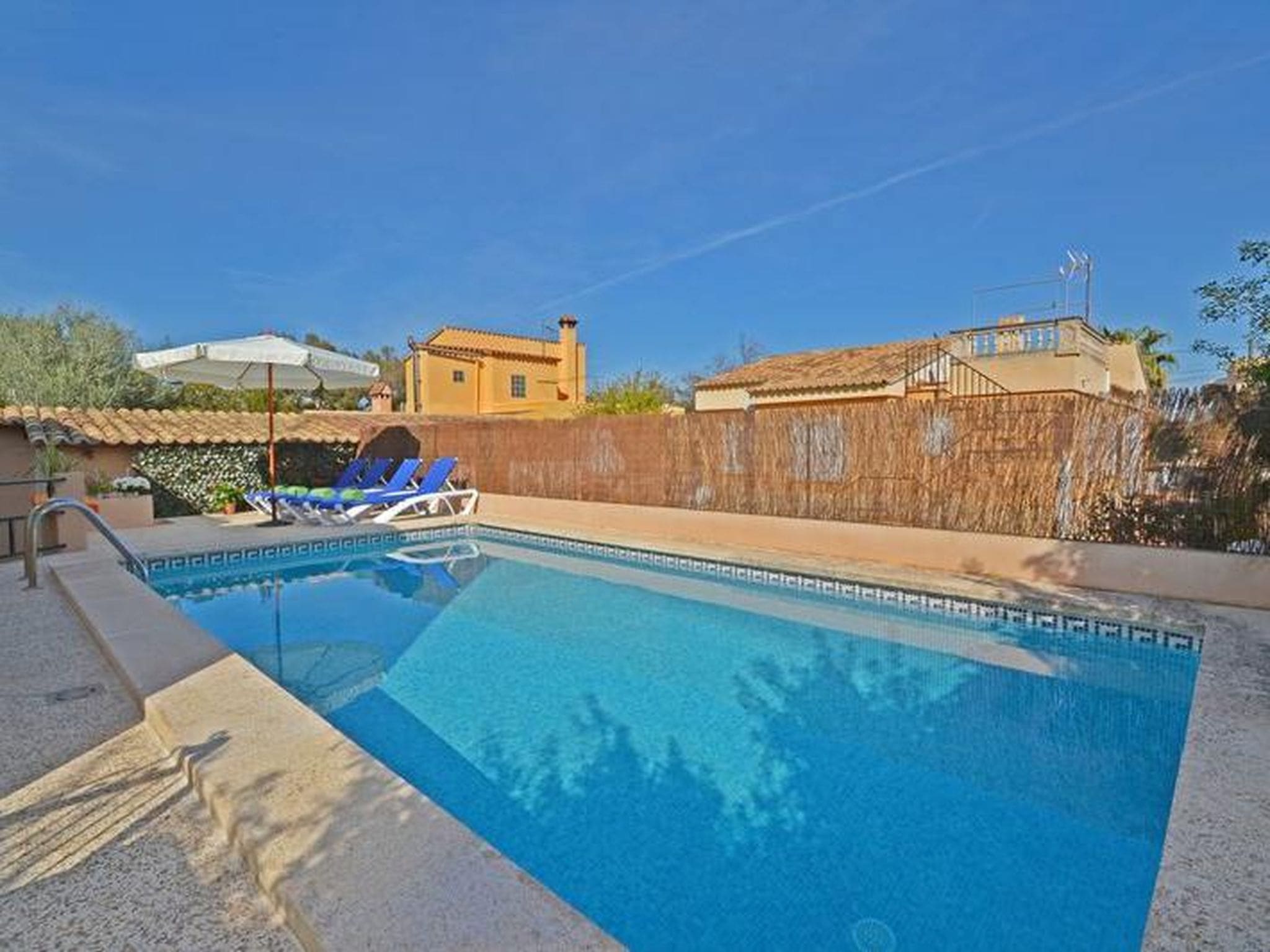 Villa Galatzó Calvia: Spacious 4-Bedroom Family Villa with Garden and BBQ Area in Southwest Mallorca