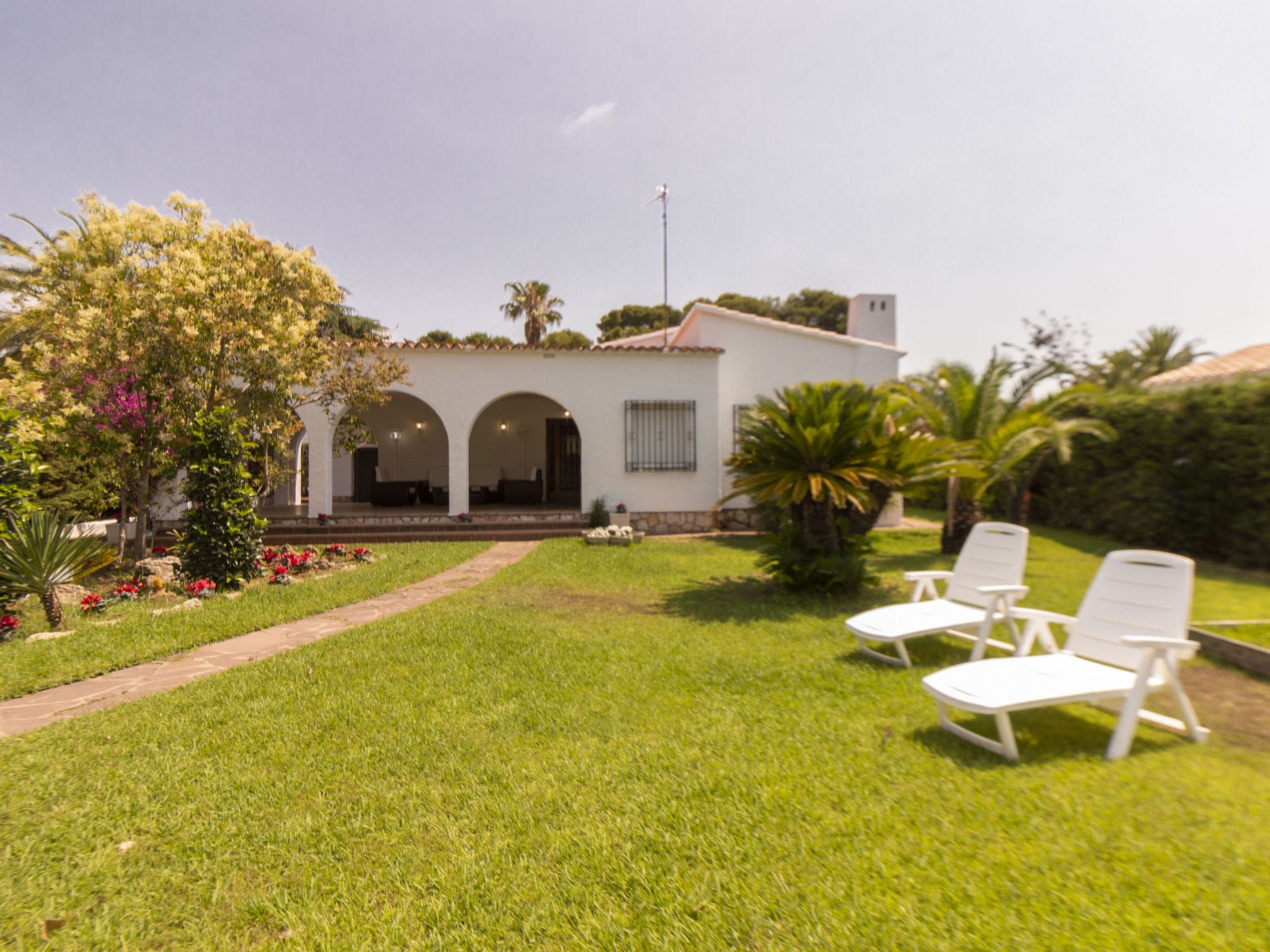 Villa Garbí Cambrils: Spacious 5-Bedroom Family Villa with Garden and Spa Access Just Minutes from Beach