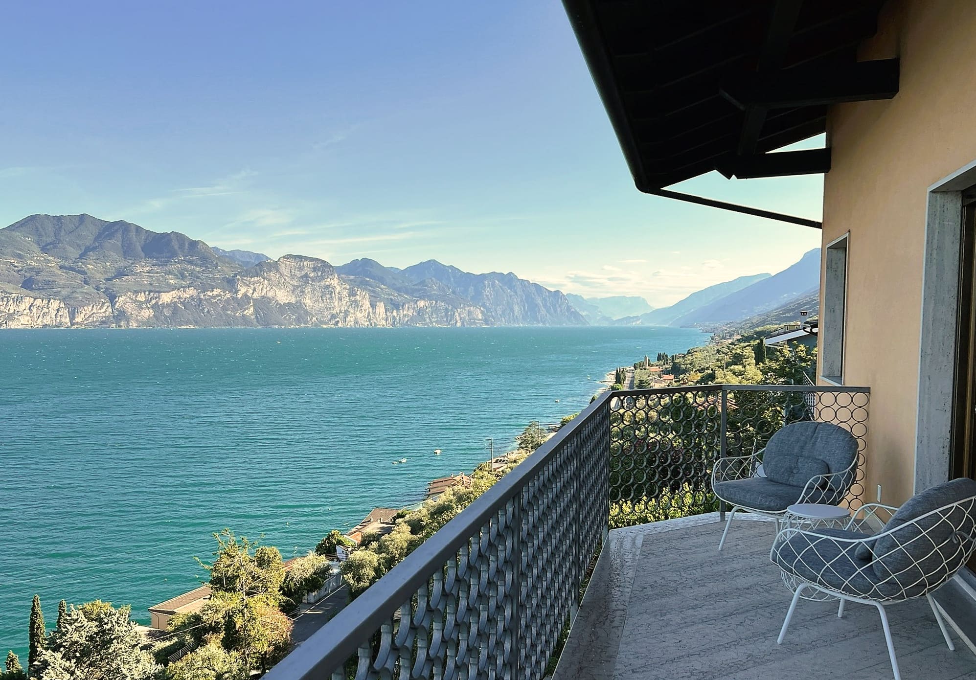 Villa Garda Verona: Spacious 4-Bedroom Villa with Lake Views and Pool, Verona