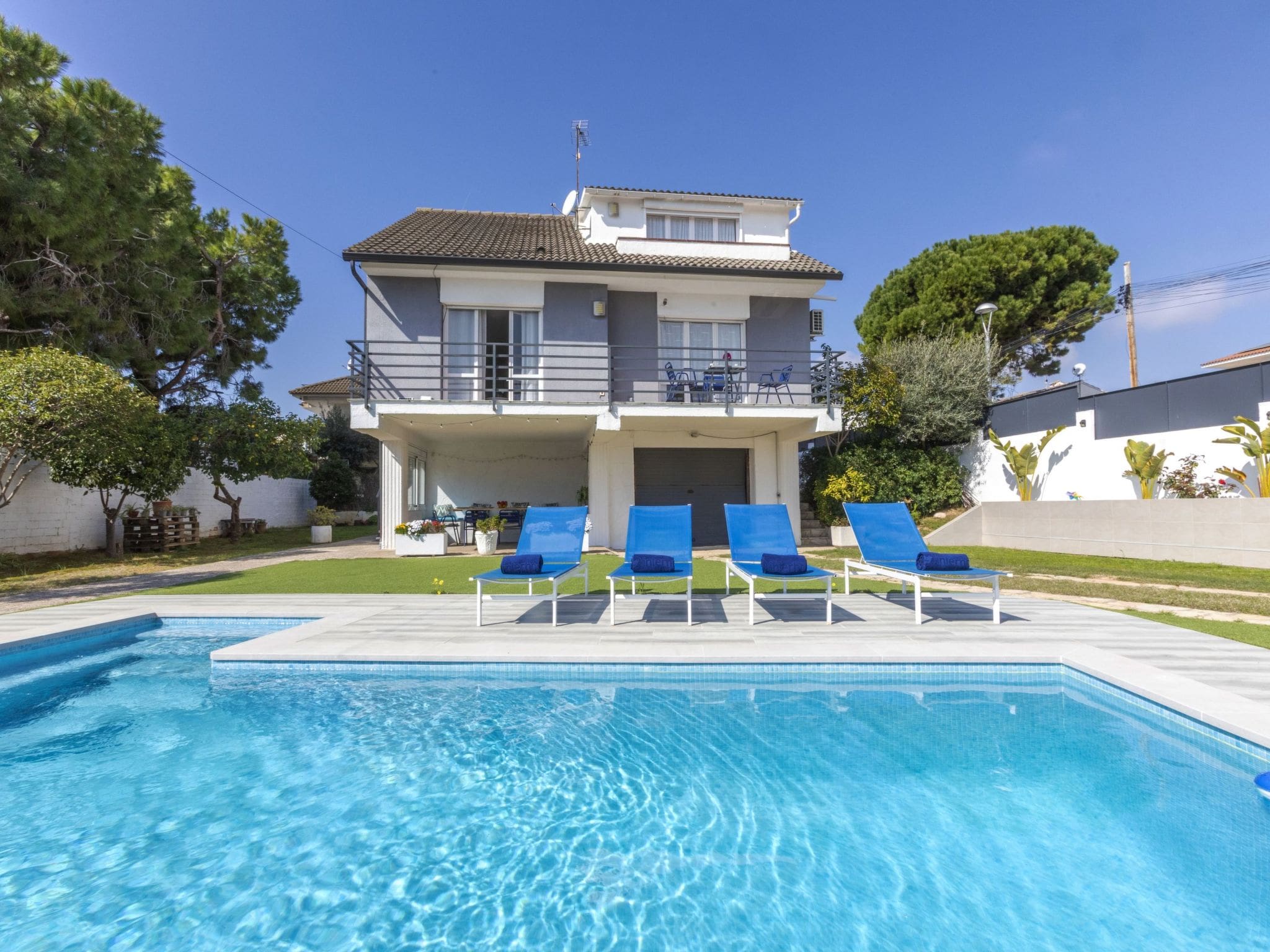 Villa Garrida Calafell: Spacious 5-Bedroom Family Villa with Private Pool in Costa Daurada Spain