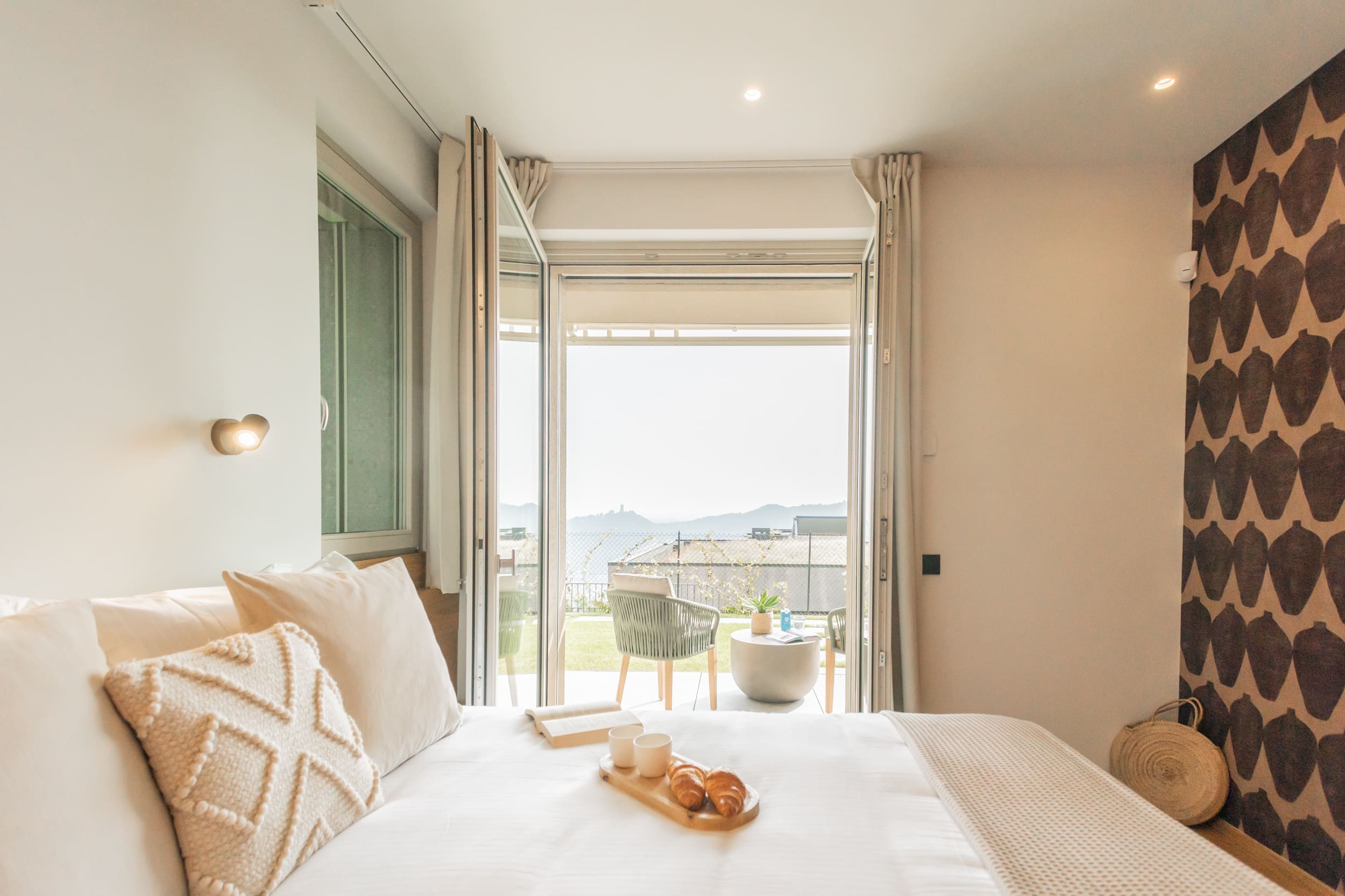 Villa Garzola Como: Luxury 4-Bedroom Villa with Panoramic Pool, Como