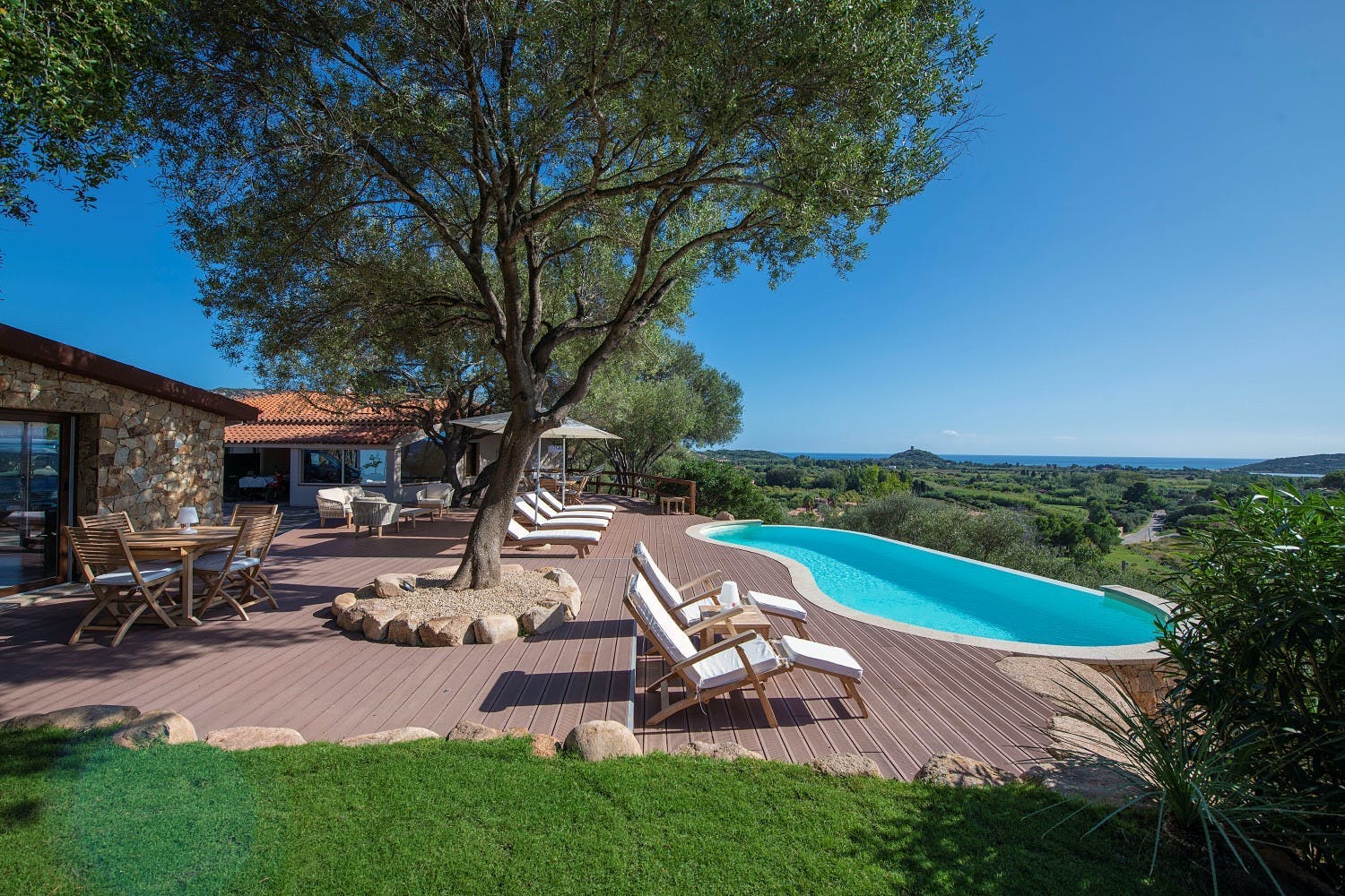 Villa Ginestra Chia: Luxury 4-Bedroom Apartment with Pool and Seaview, Sardinia