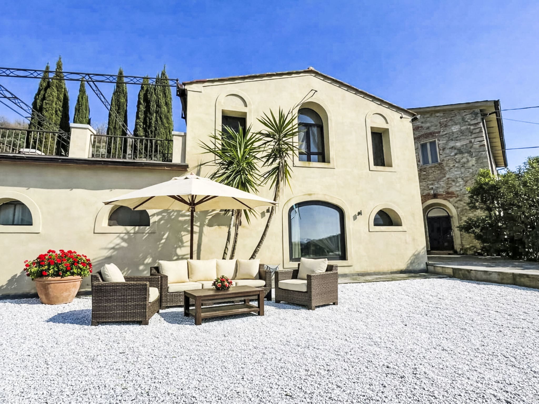 Villa Grotta Monsummano: Elegant 6-Bedroom Country Estate with Private Pool and Mountain Views in Tuscany