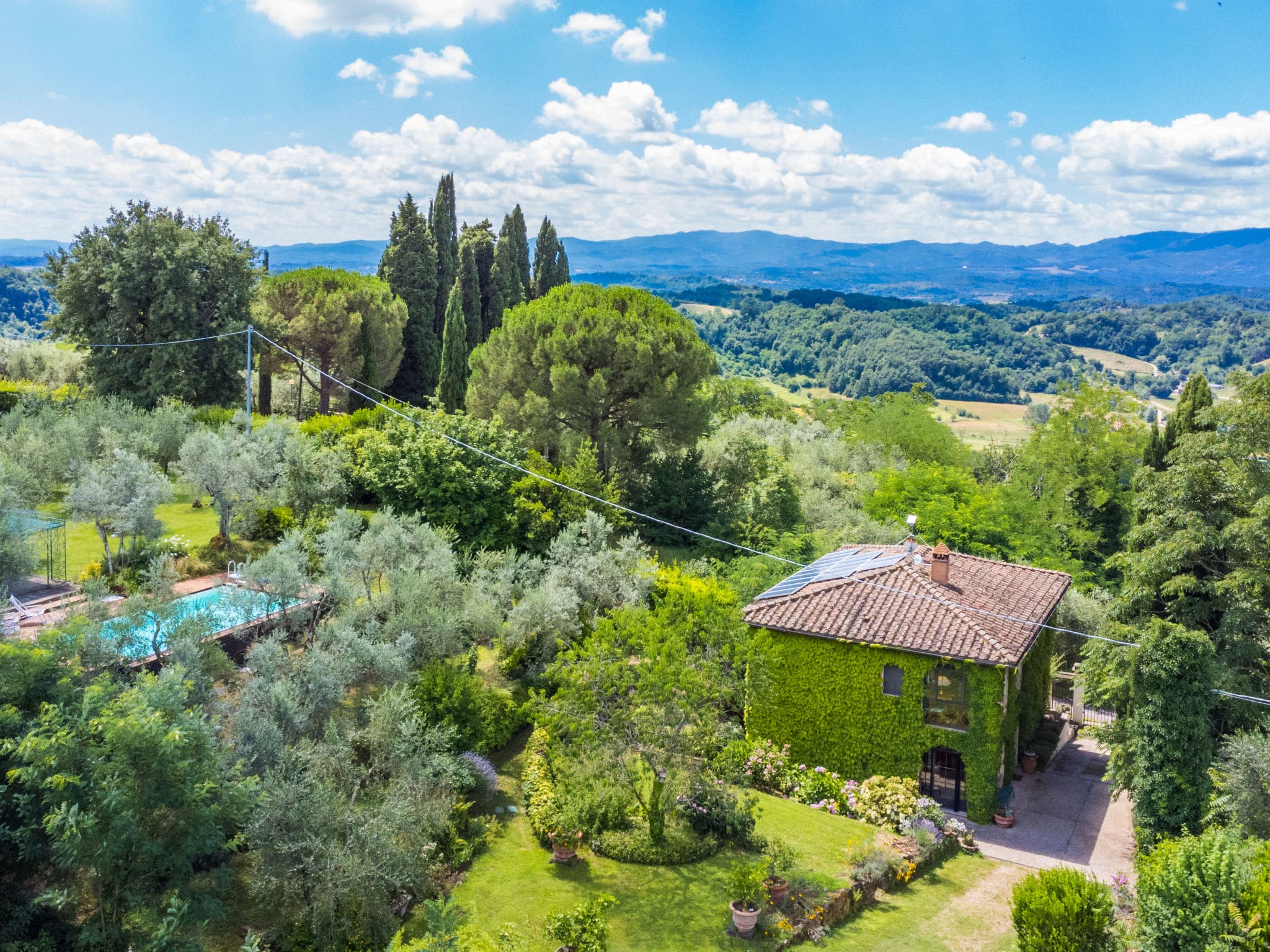 Villa Guadagni Reggello: Stunning 3-Bedroom Family Villa with Private Pool and Panoramic Countryside Views in Tuscany
