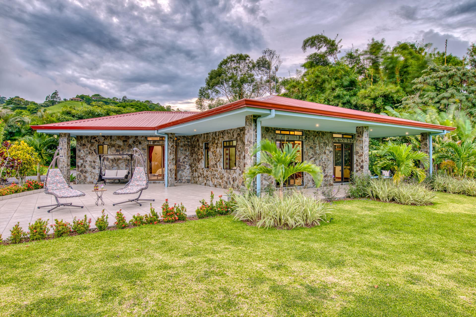 Villa Guaria Tilarán: Luxury 4-Bedroom Villa with Pool and Hot Tub, Costa Rica