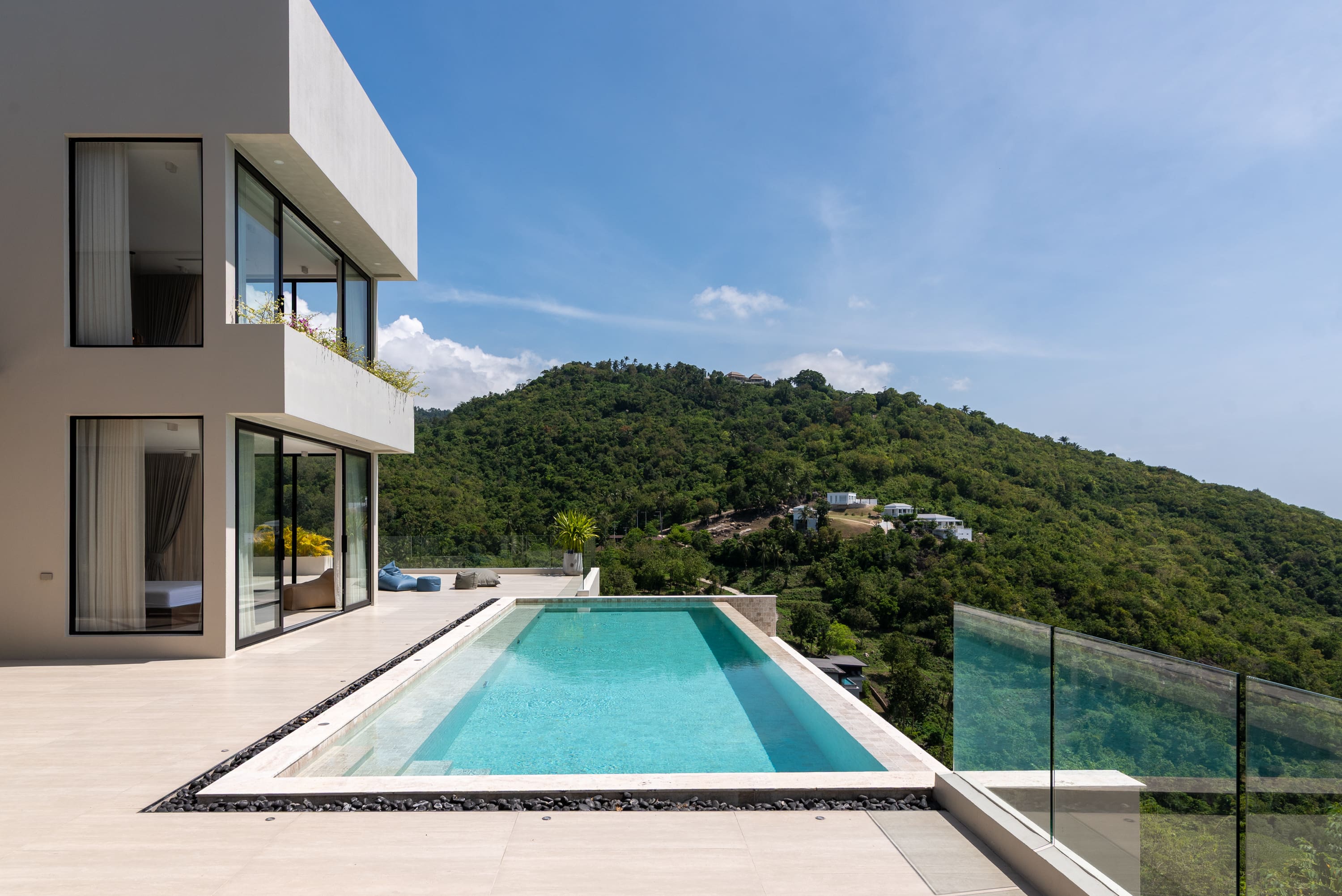 Villa Hin Surat: Luxury 3-Bedroom Apartment with Infinity Pool and Seaview, Surat Thani