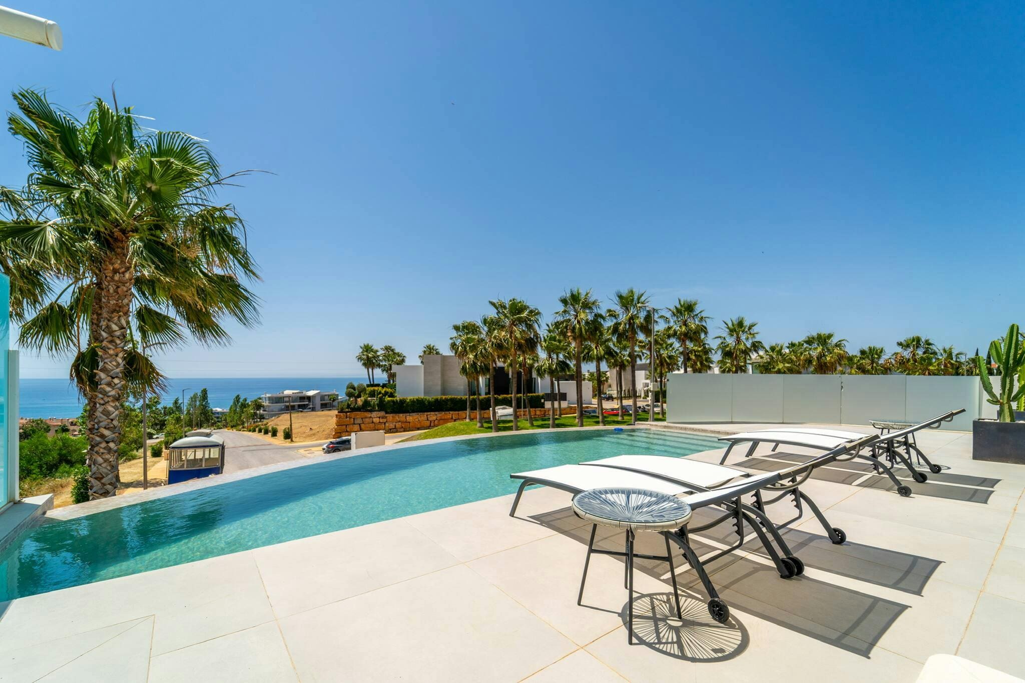 Villa Horizonte Azul: 4-Bedroom Luxury Villa with Sea Views and Private Pool, Benalmadena