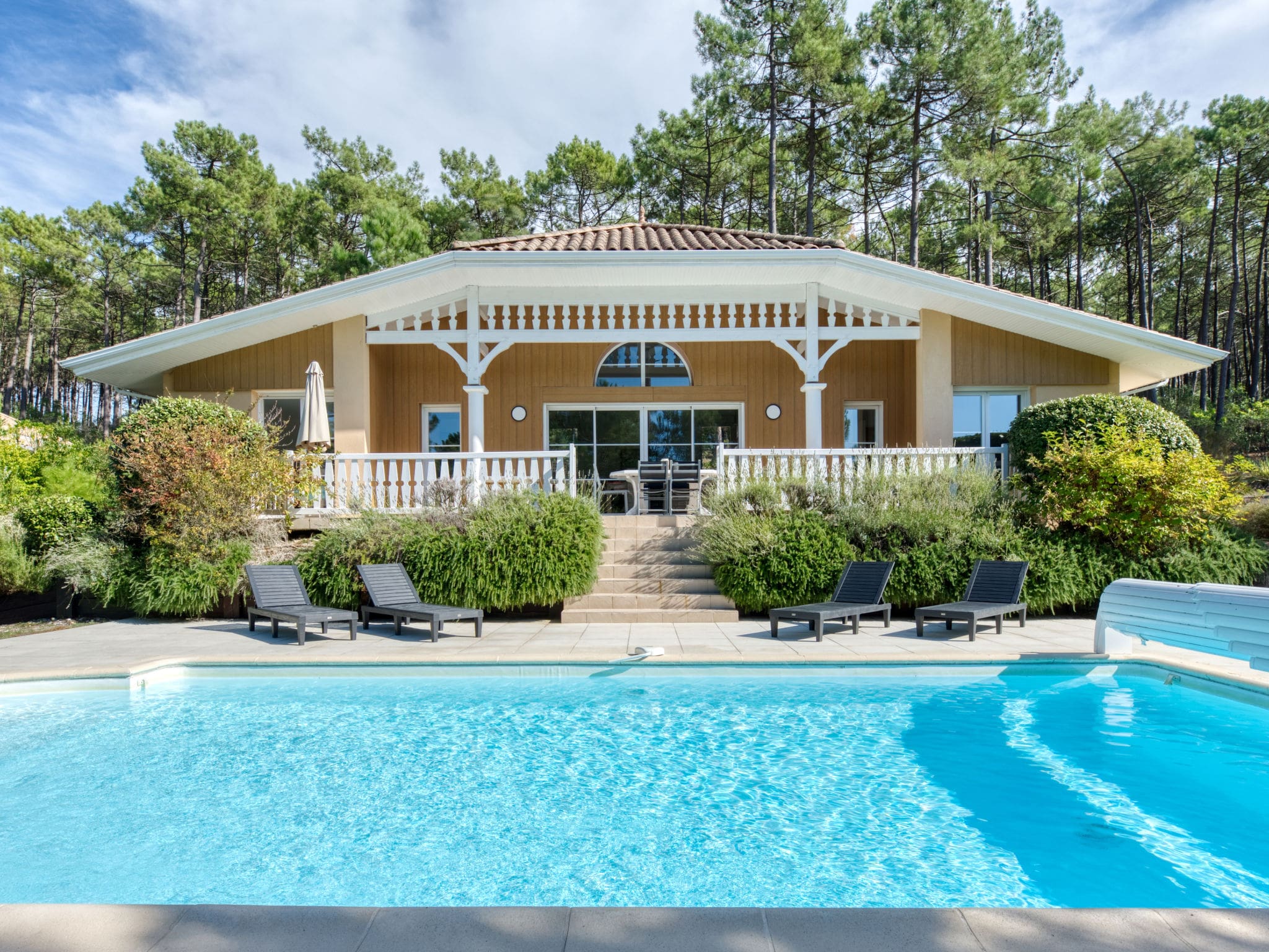 Villa Hourqueyre Lacanau: Exclusive 3-Bedroom Villa with Private Pool and Golf Course Access in Atlantic France