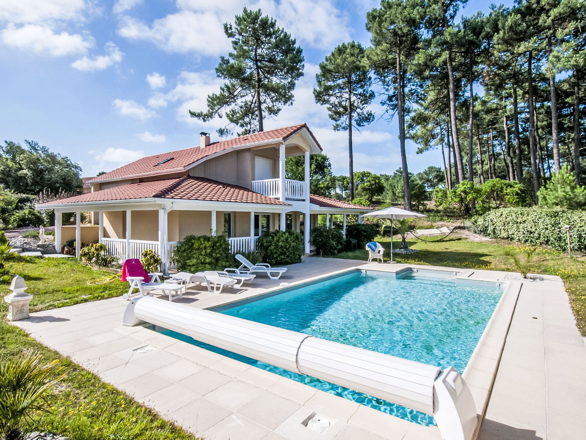 Villa Hourtin Lacanau: Premium 3-Bedroom Holiday Villa with Private Pool and Golf Course Access in Aquitaine France